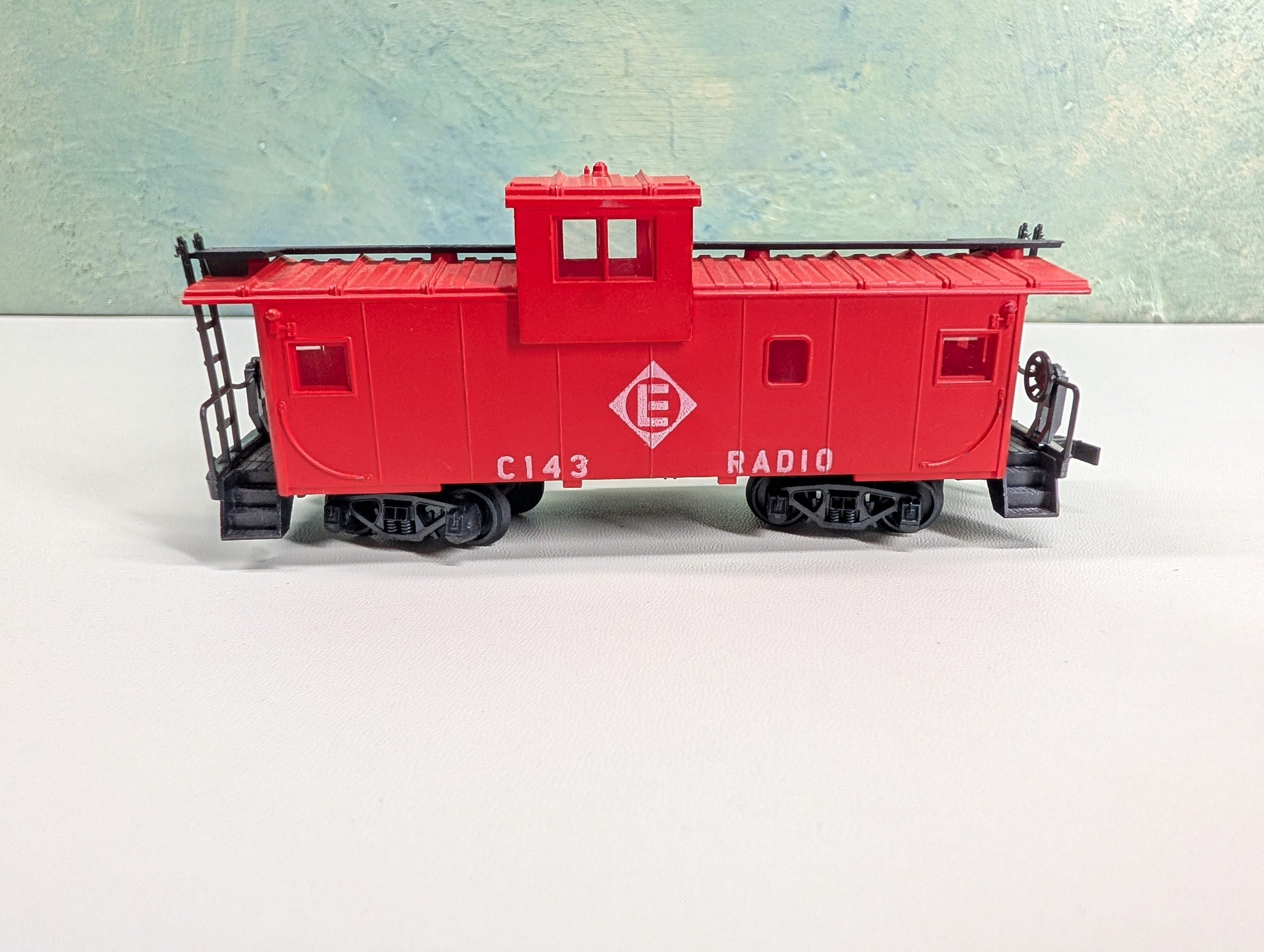 USED AHM HO Scale Radio Caboose Erie #C143