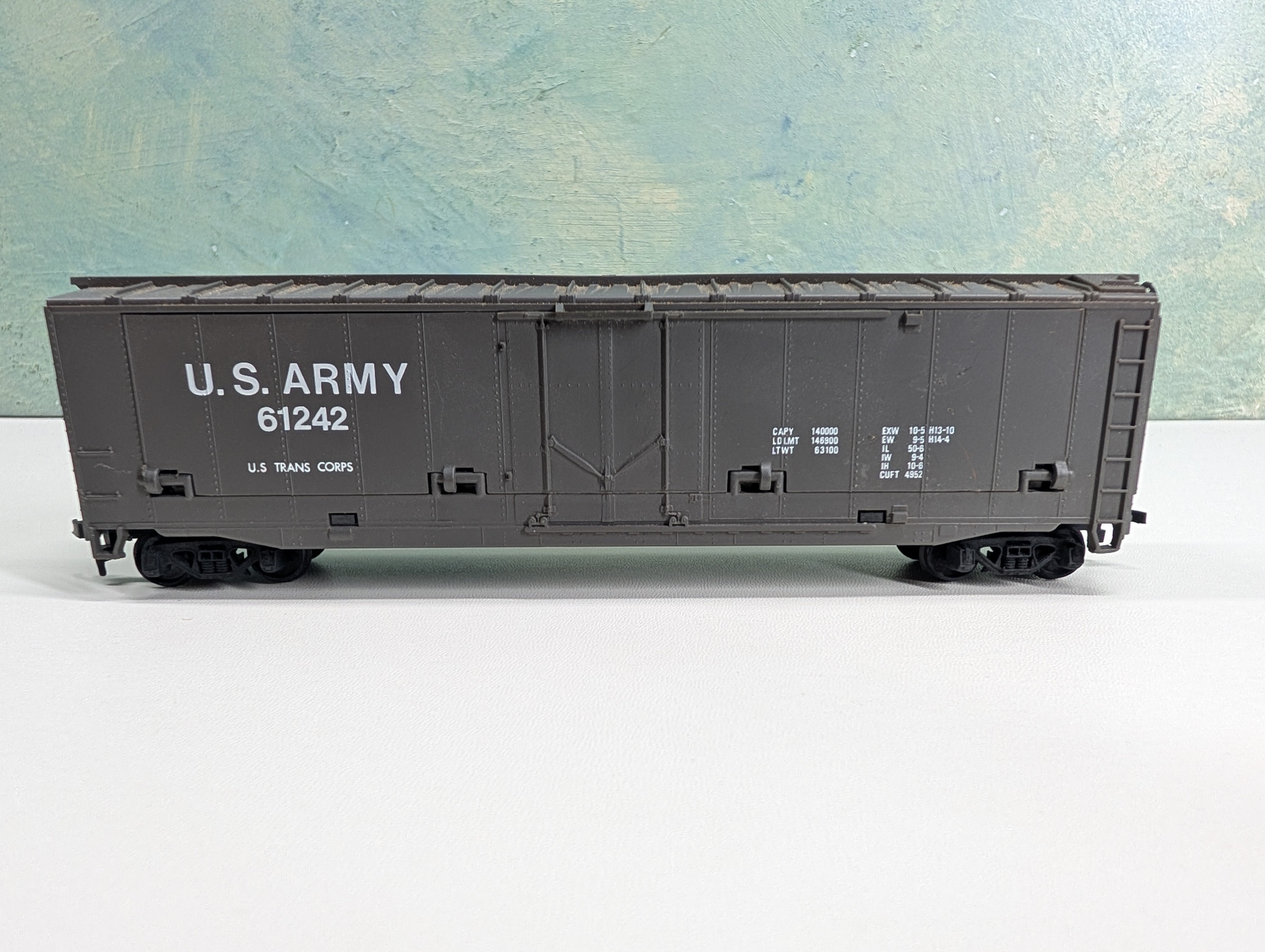 USED AHM HO Scale Tank Buster Box Car, Hidden Artillery US Army #61242
