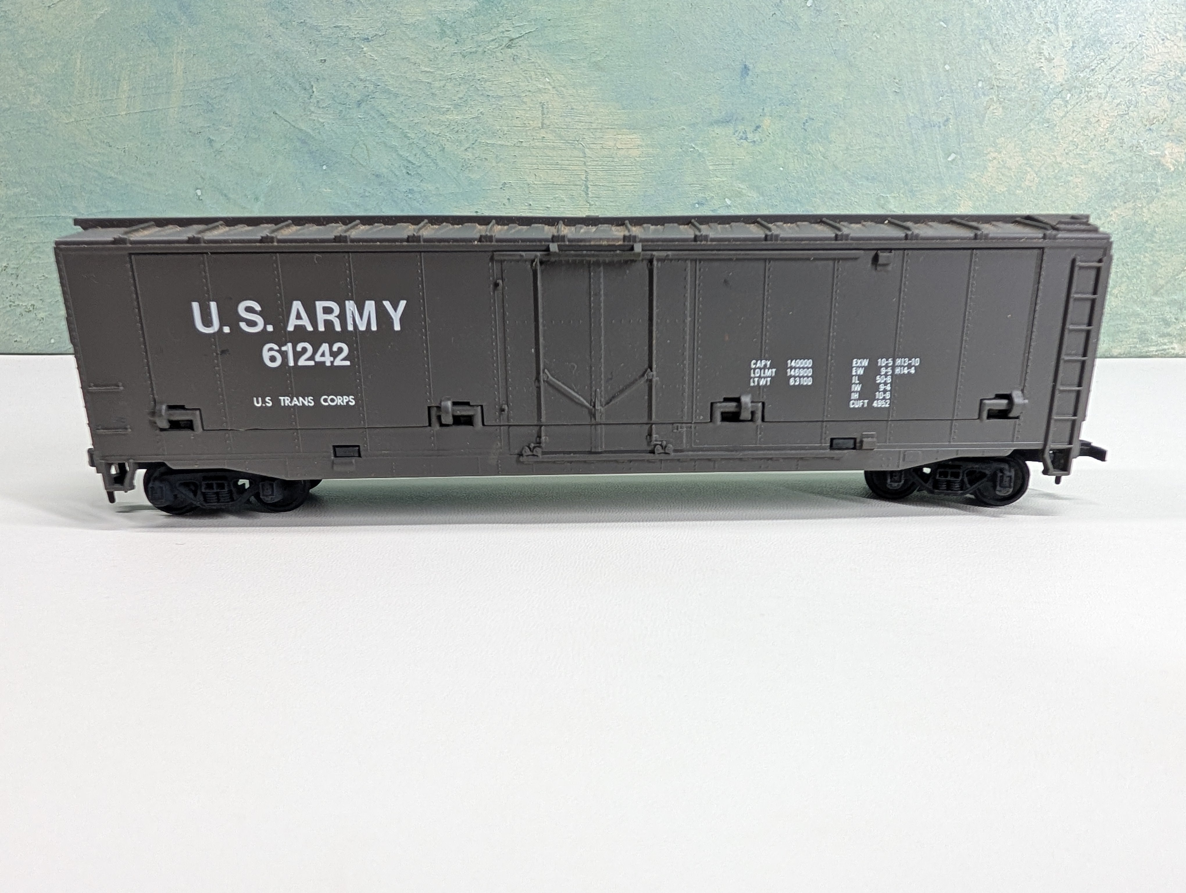 USED AHM HO Scale Tank Buster Box Car, Hidden Artillery US Army #61242