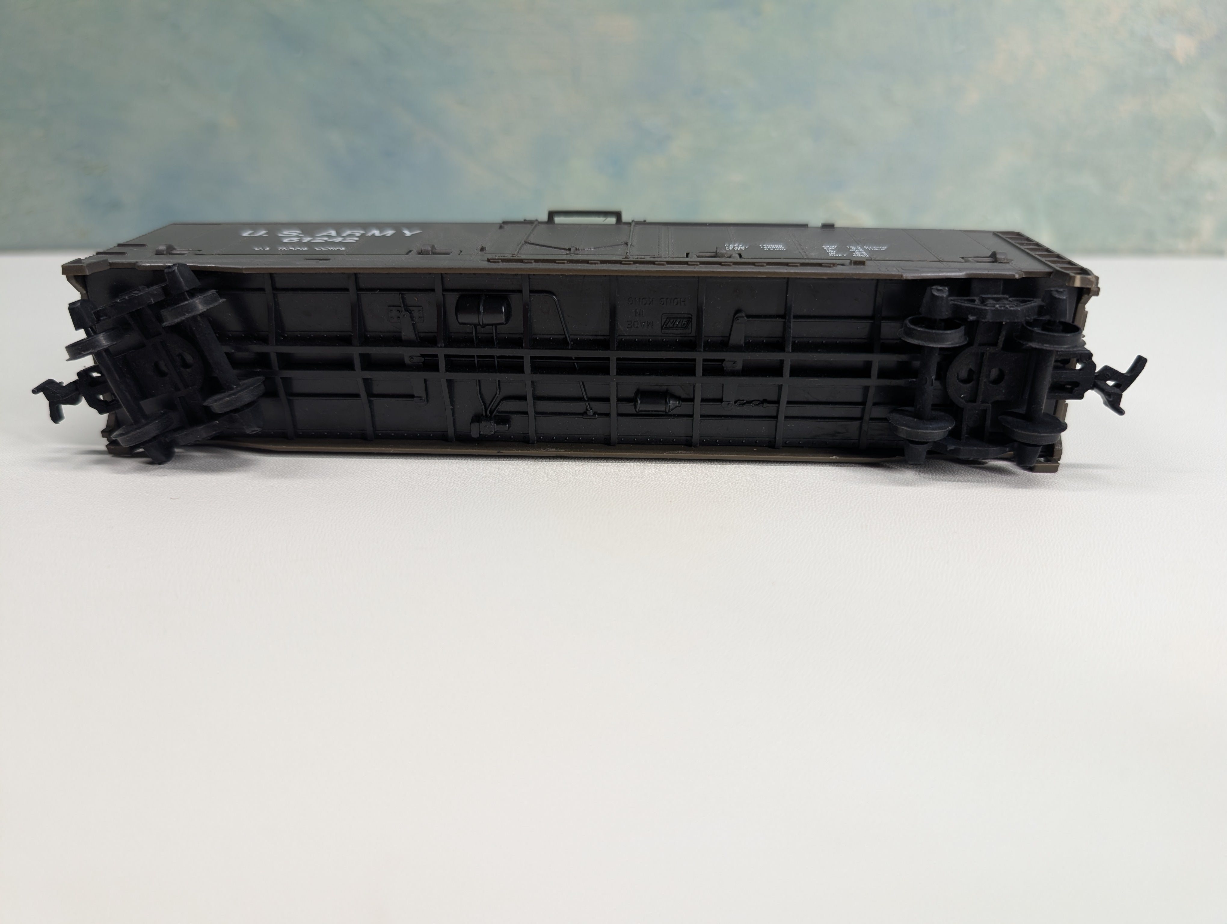 USED AHM HO Scale Tank Buster Box Car, Hidden Artillery US Army #61242