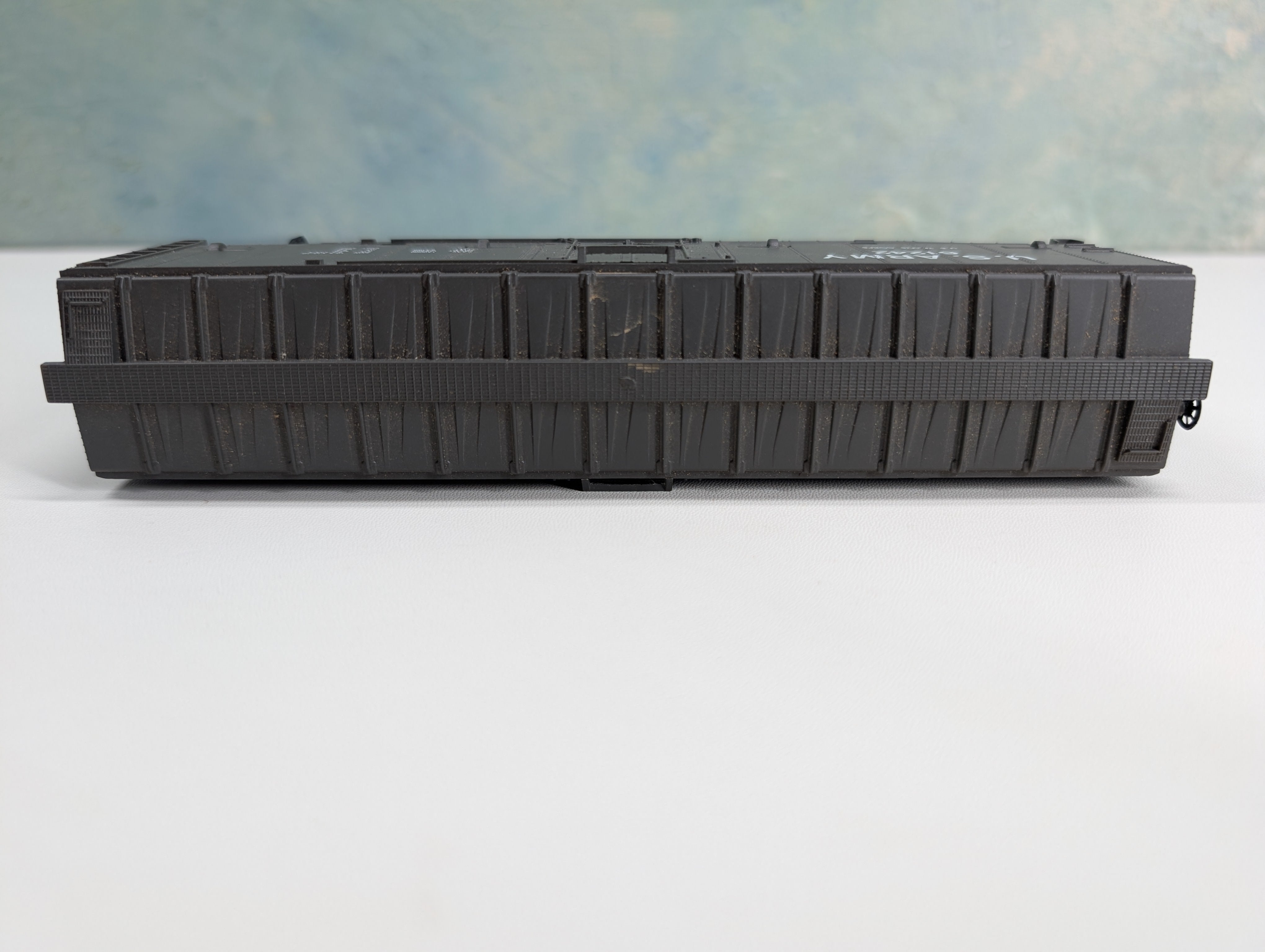 USED AHM HO Scale Tank Buster Box Car, Hidden Artillery US Army #61242