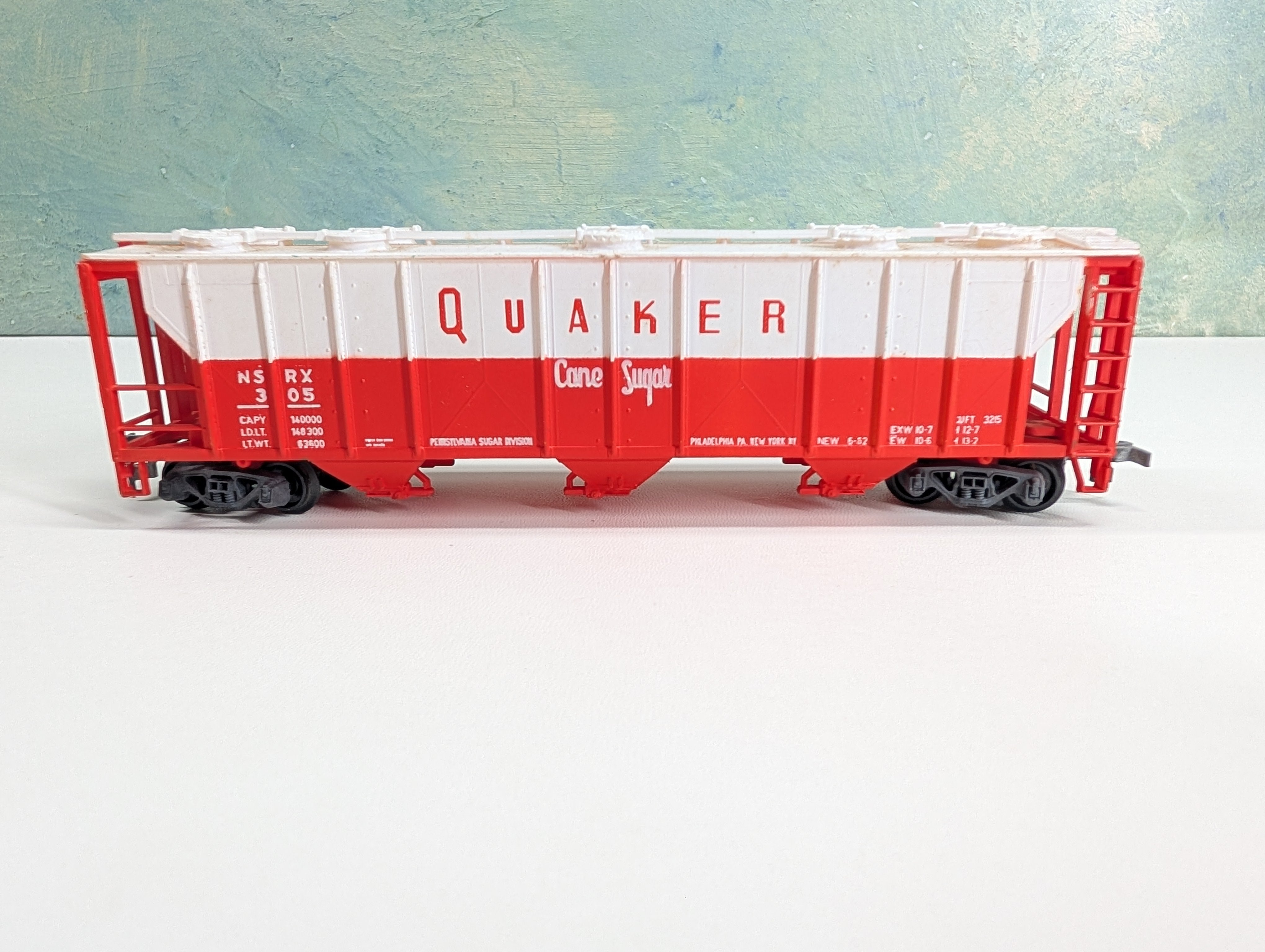 USED HO Scale 3 Bay Covered Hopper Quaker Cane Sugar NSRX #305