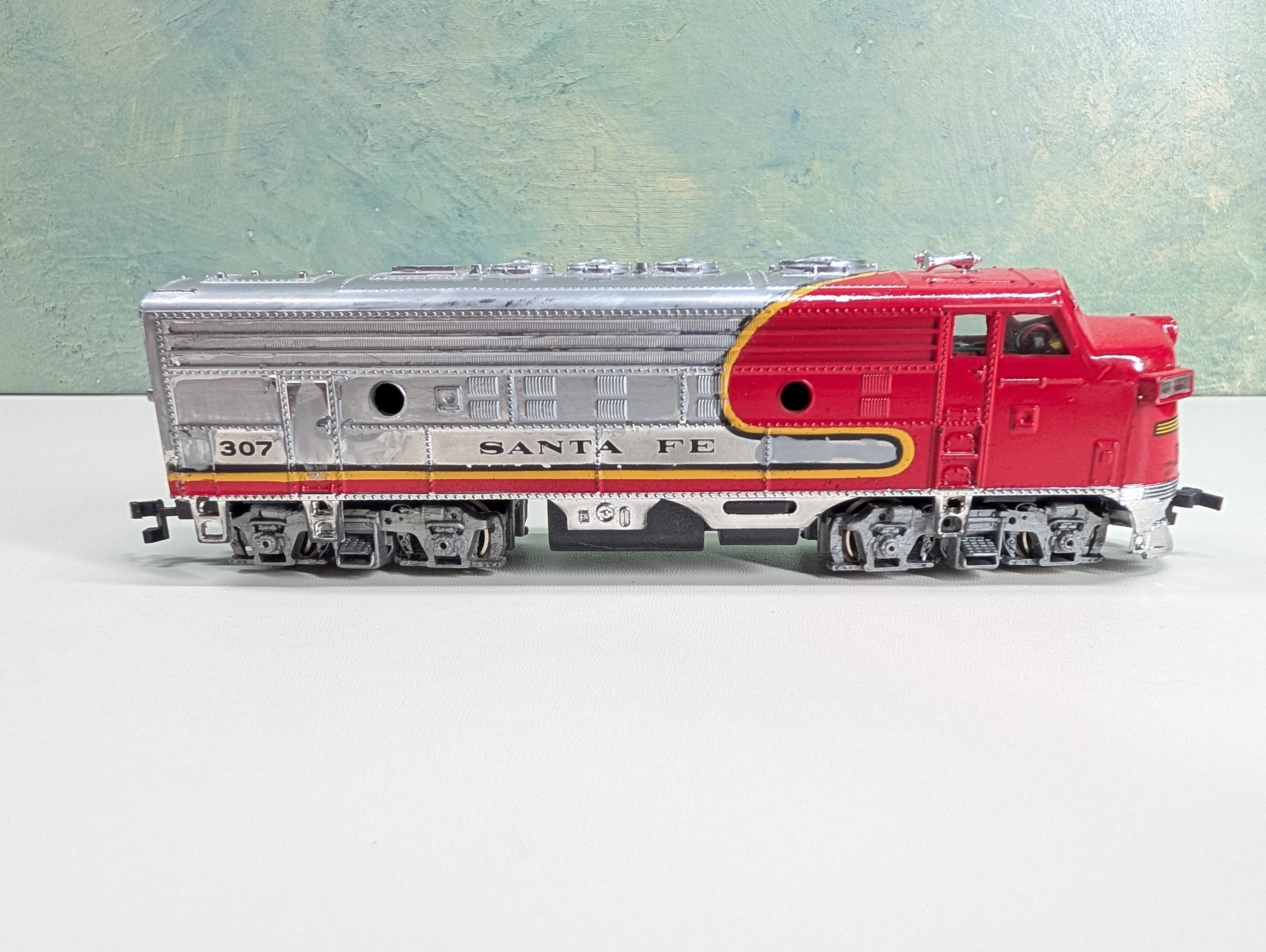 USED Bachmann HO Scale Diesel Locomotive Santa Fe #307 Tested! DC
