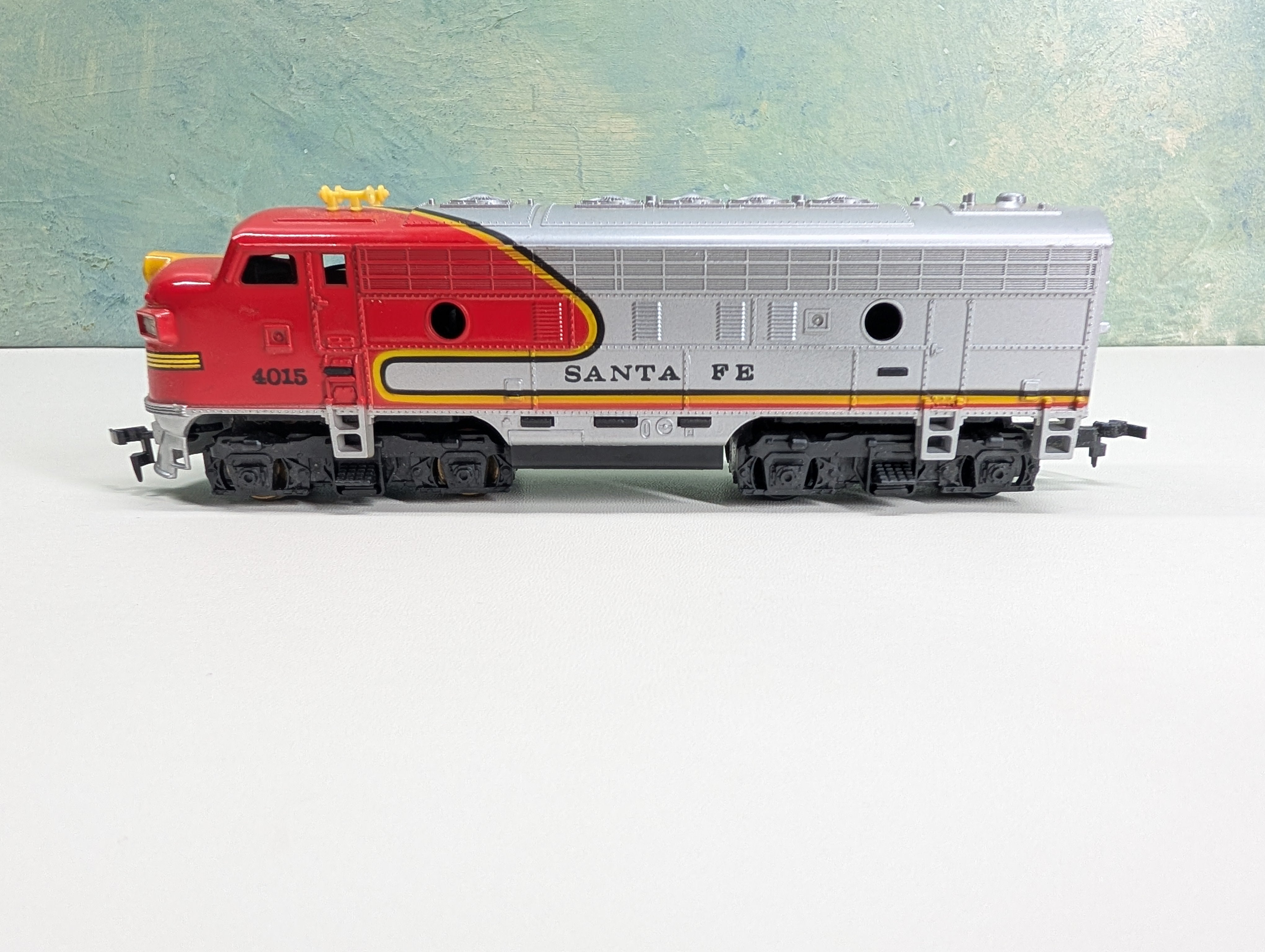 USED Tyco HO Scale Diesel Locomotive Santa Fe #4015 Tested! DC