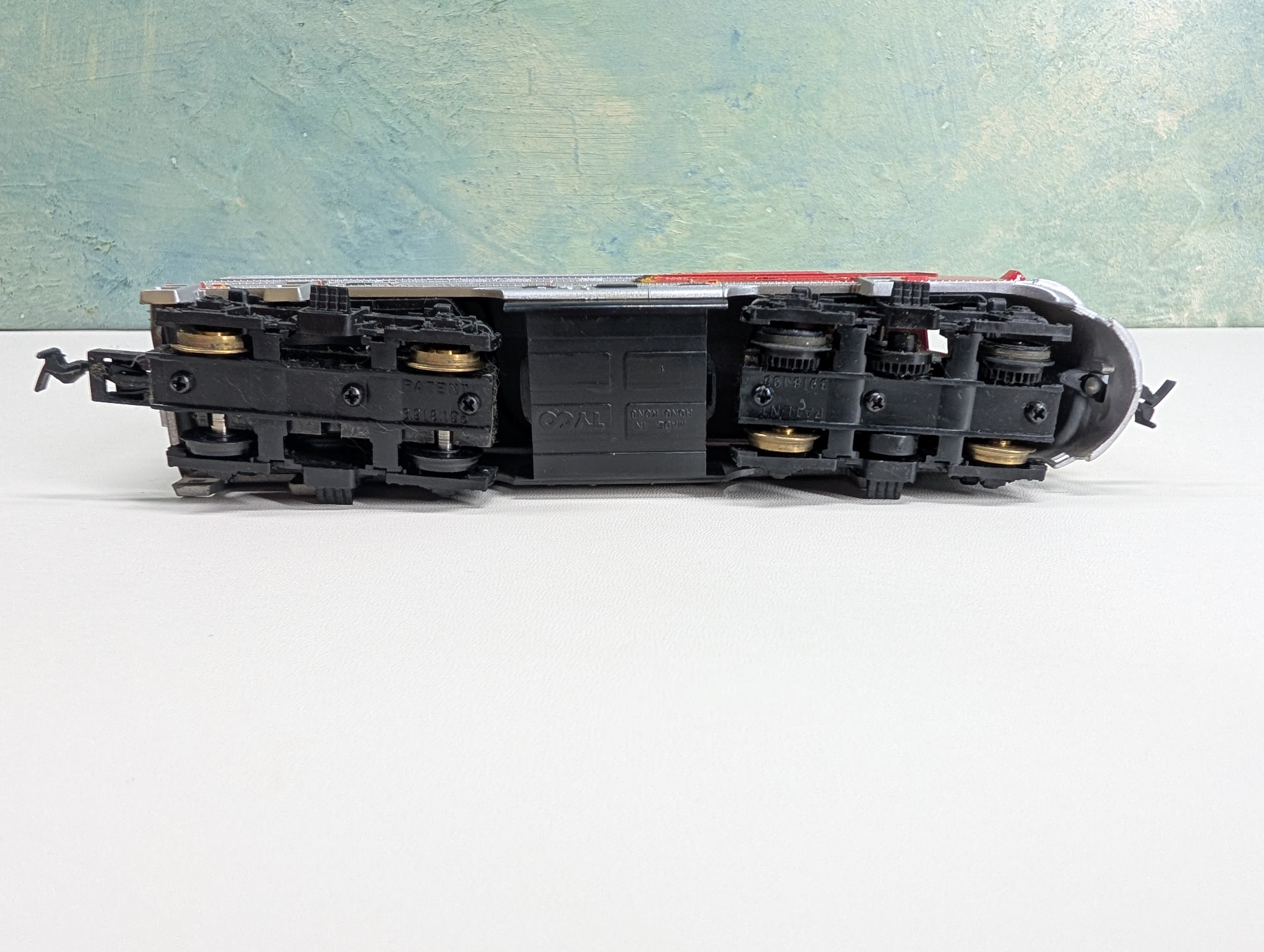 USED Tyco HO Scale Diesel Locomotive Santa Fe #4015 Tested! DC