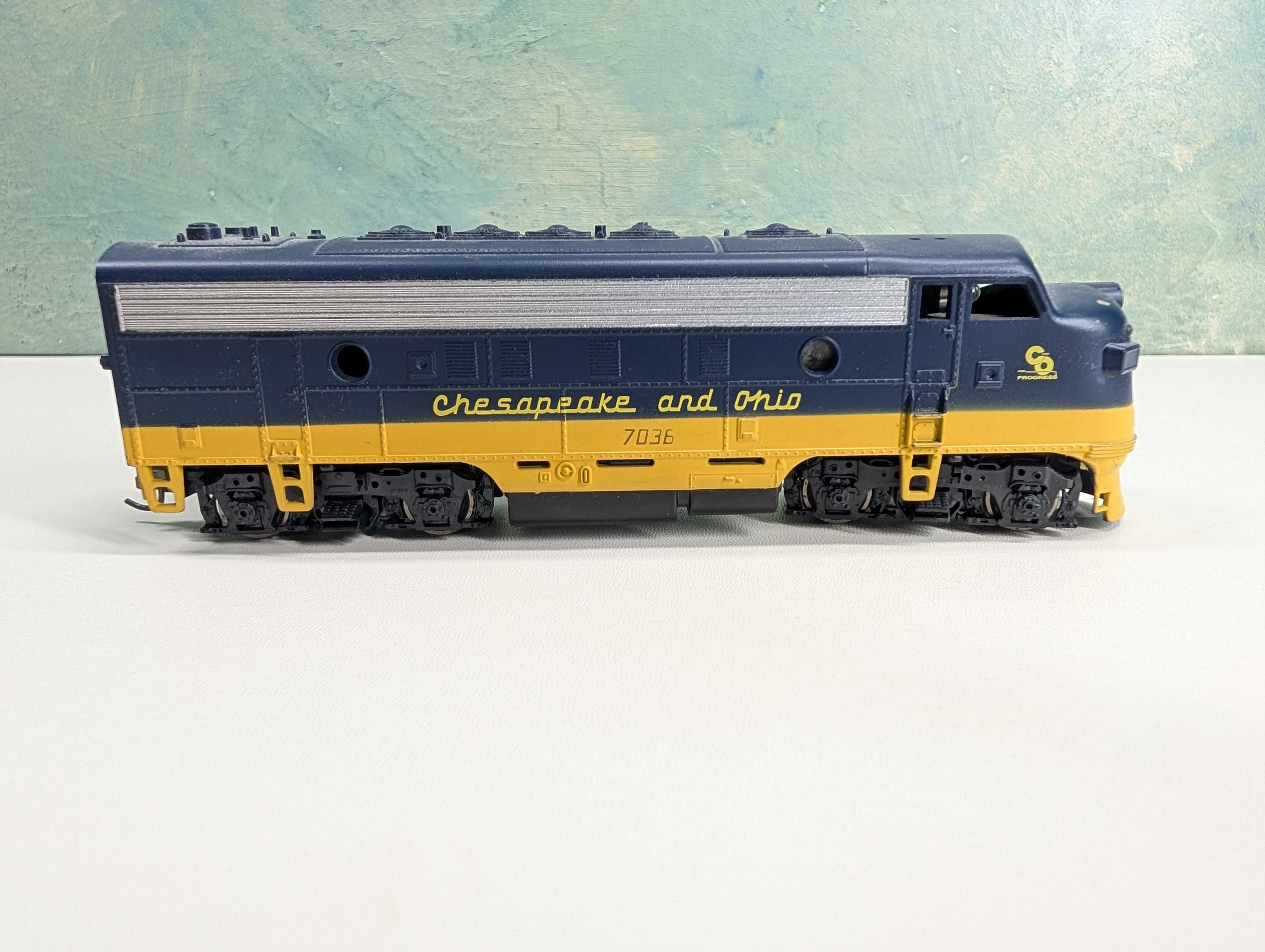 USED Athearn 3227 HO Scale F7A Super Power Diesel Locomotive Chesapeake and Ohio C&O #7036 Runs Great DC