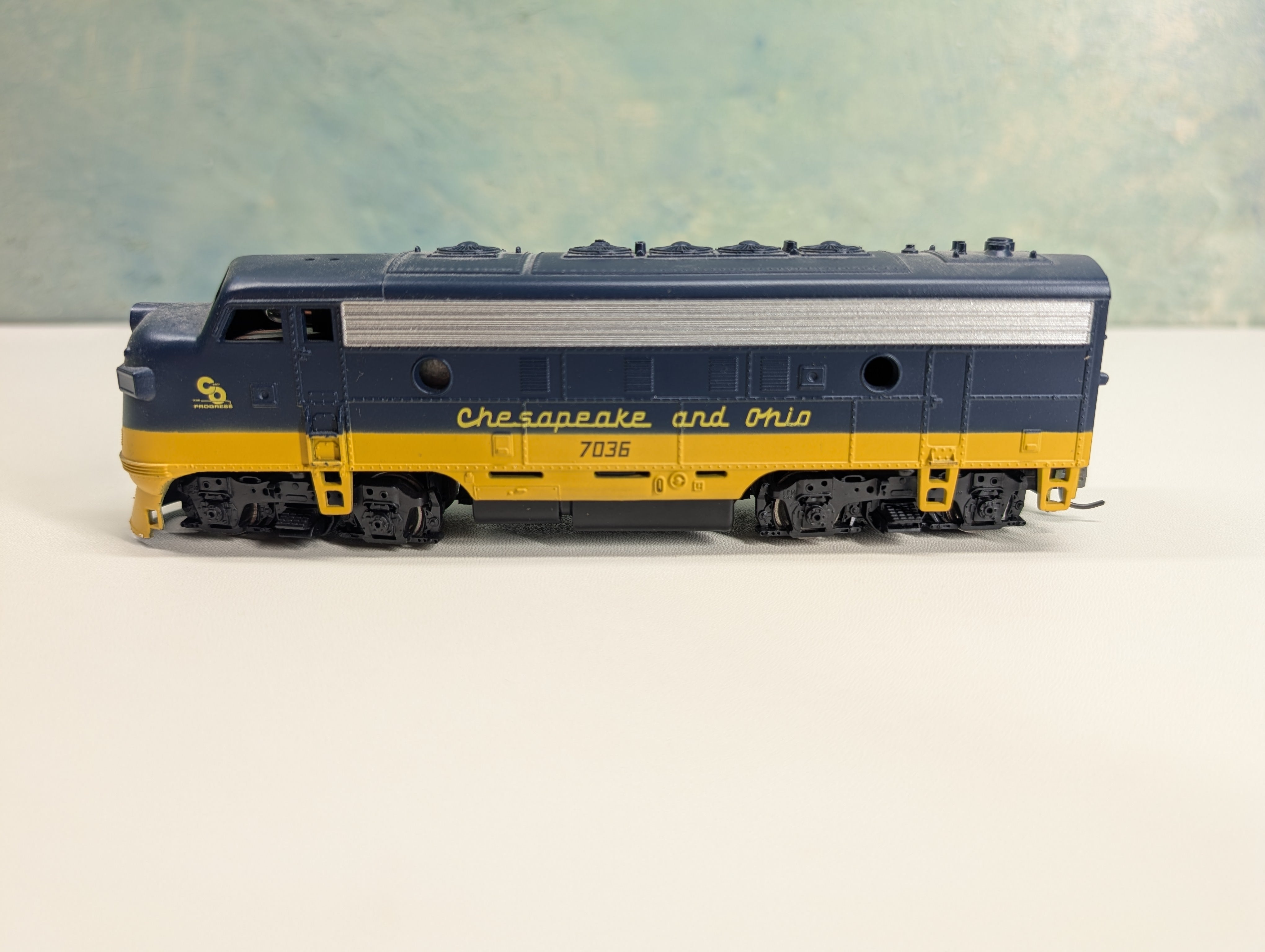 USED Athearn 3227 HO Scale F7A Super Power Diesel Locomotive Chesapeake and Ohio C&O #7036 Runs Great DC