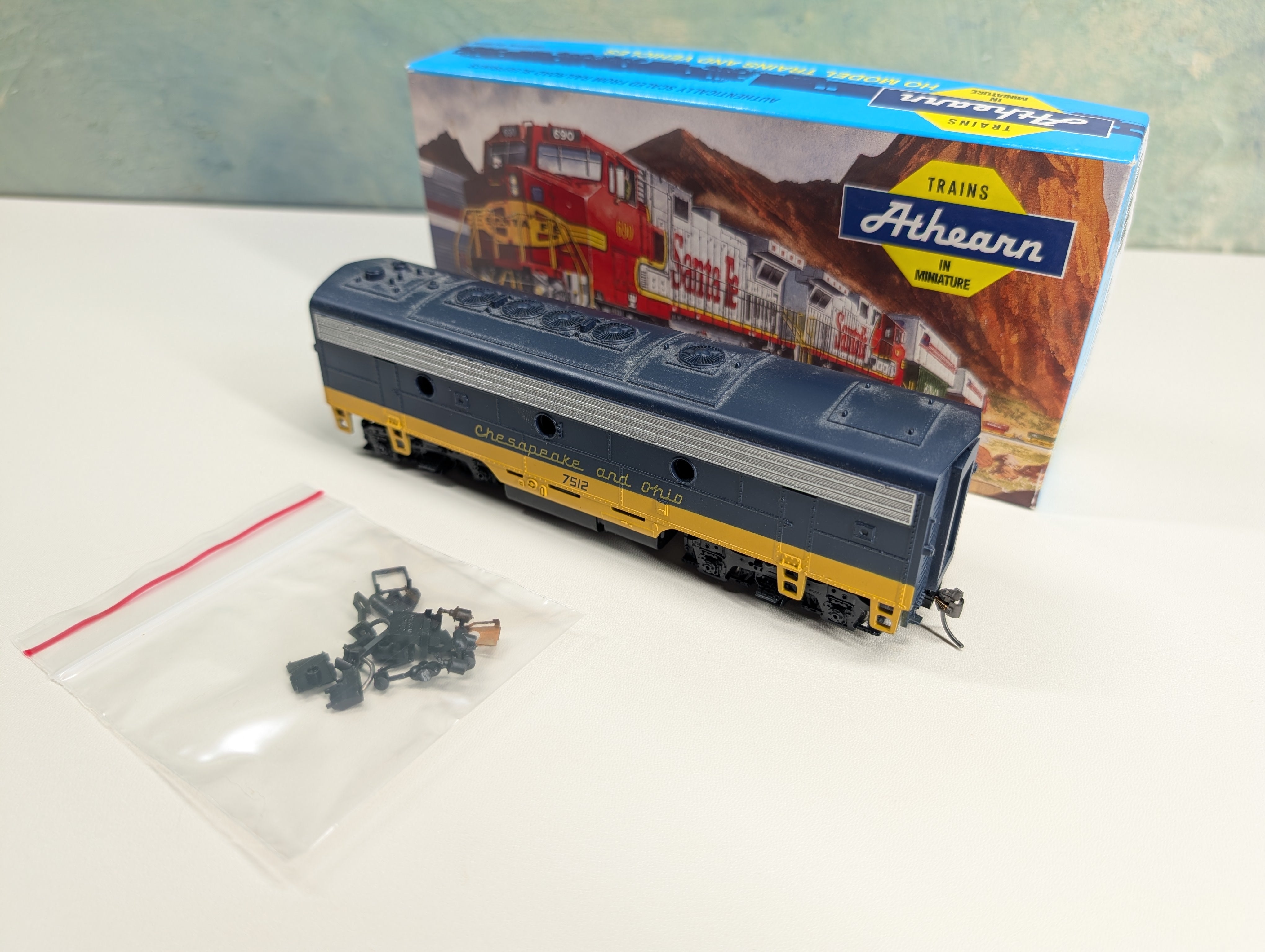 USED Athearn 3228 HO Scale F7B Super Power Diesel Locomotive Chesapeake and Ohio C&O #7512 Runs Great DC