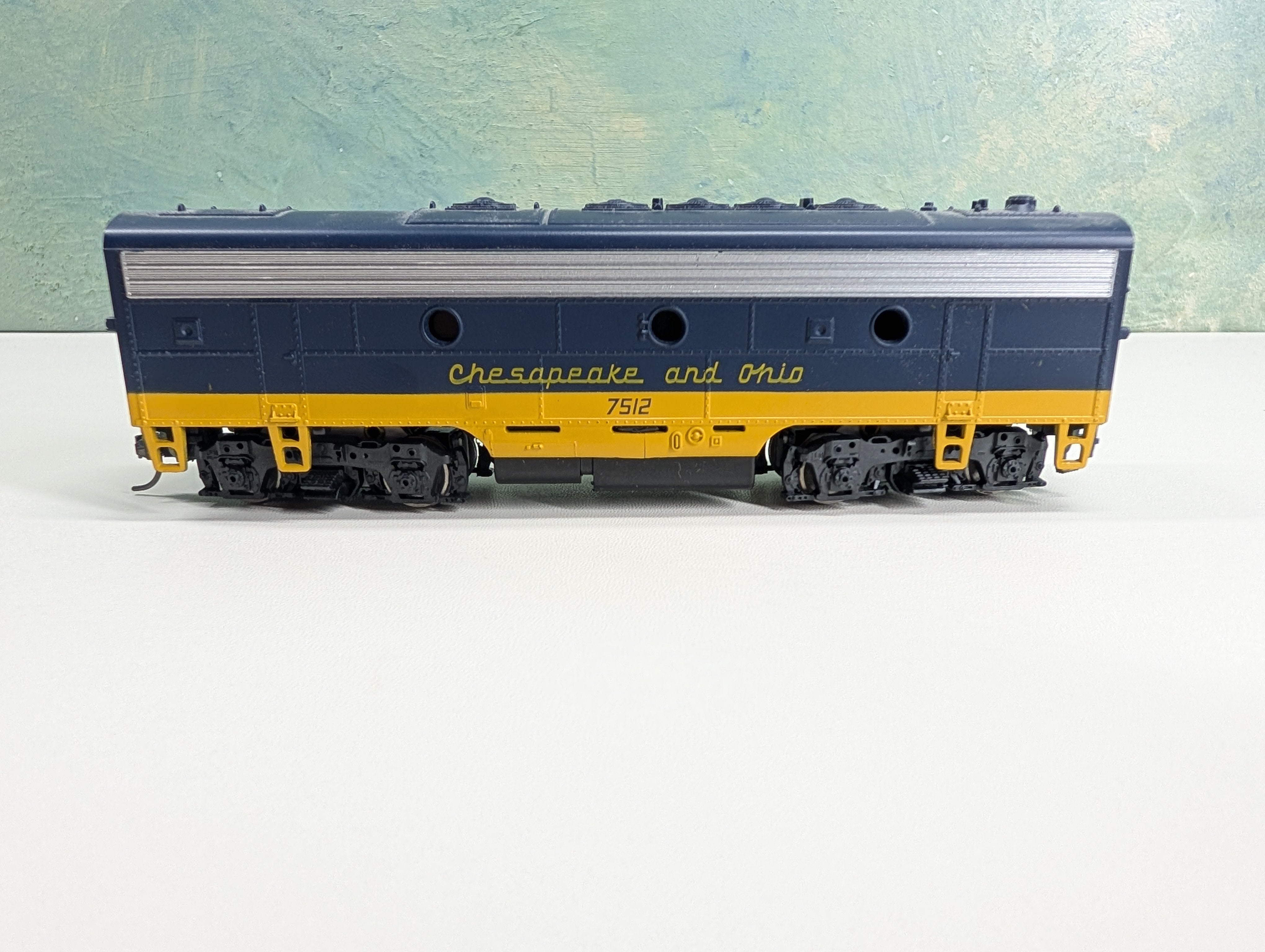 USED Athearn 3228 HO Scale F7B Super Power Diesel Locomotive Chesapeake and Ohio C&O #7512 Runs Great DC