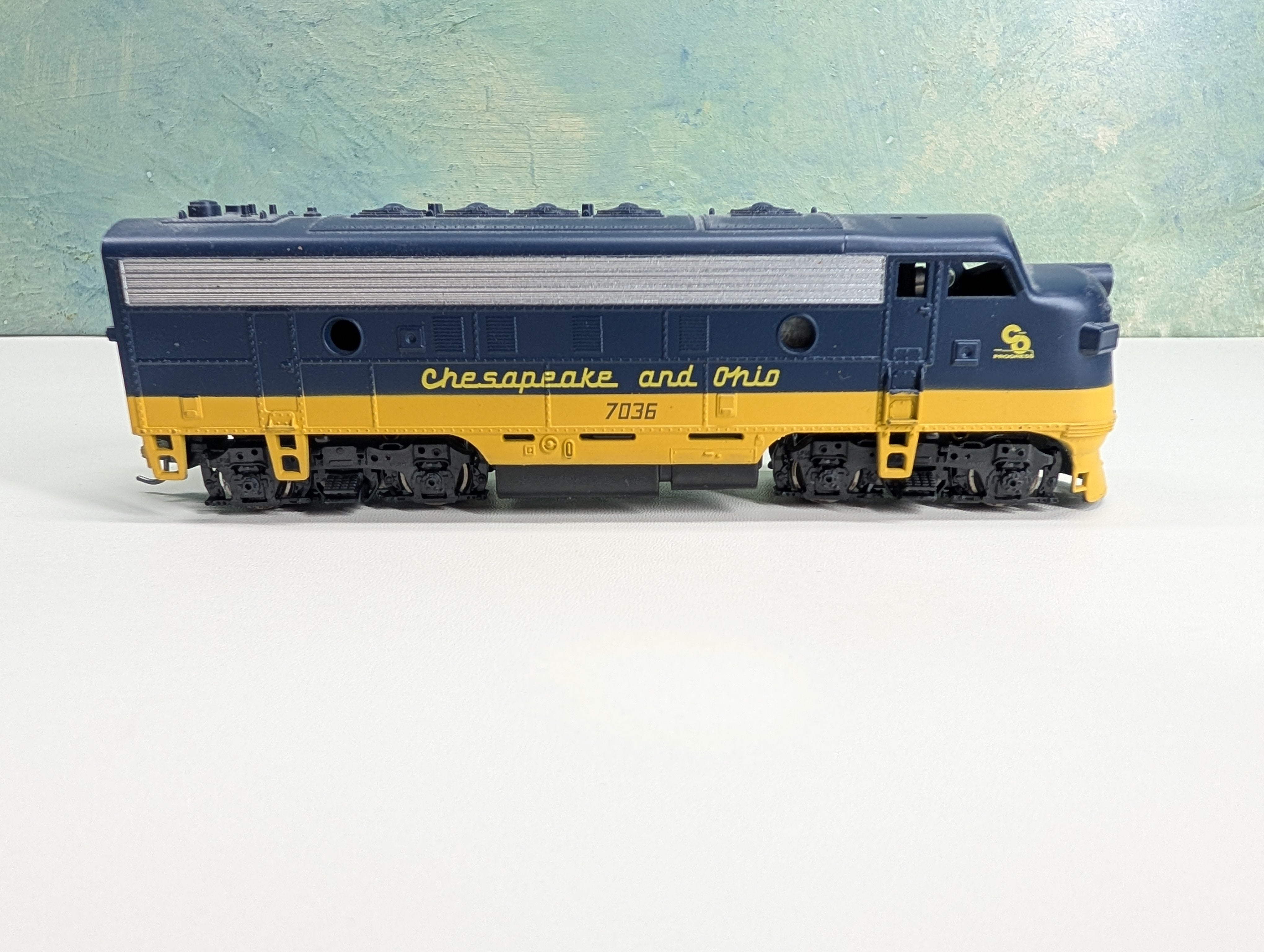 USED Athearn 3227 HO Scale F7A Super Power Diesel Locomotive Chesapeake and Ohio C&O #7036 Runs Great DC