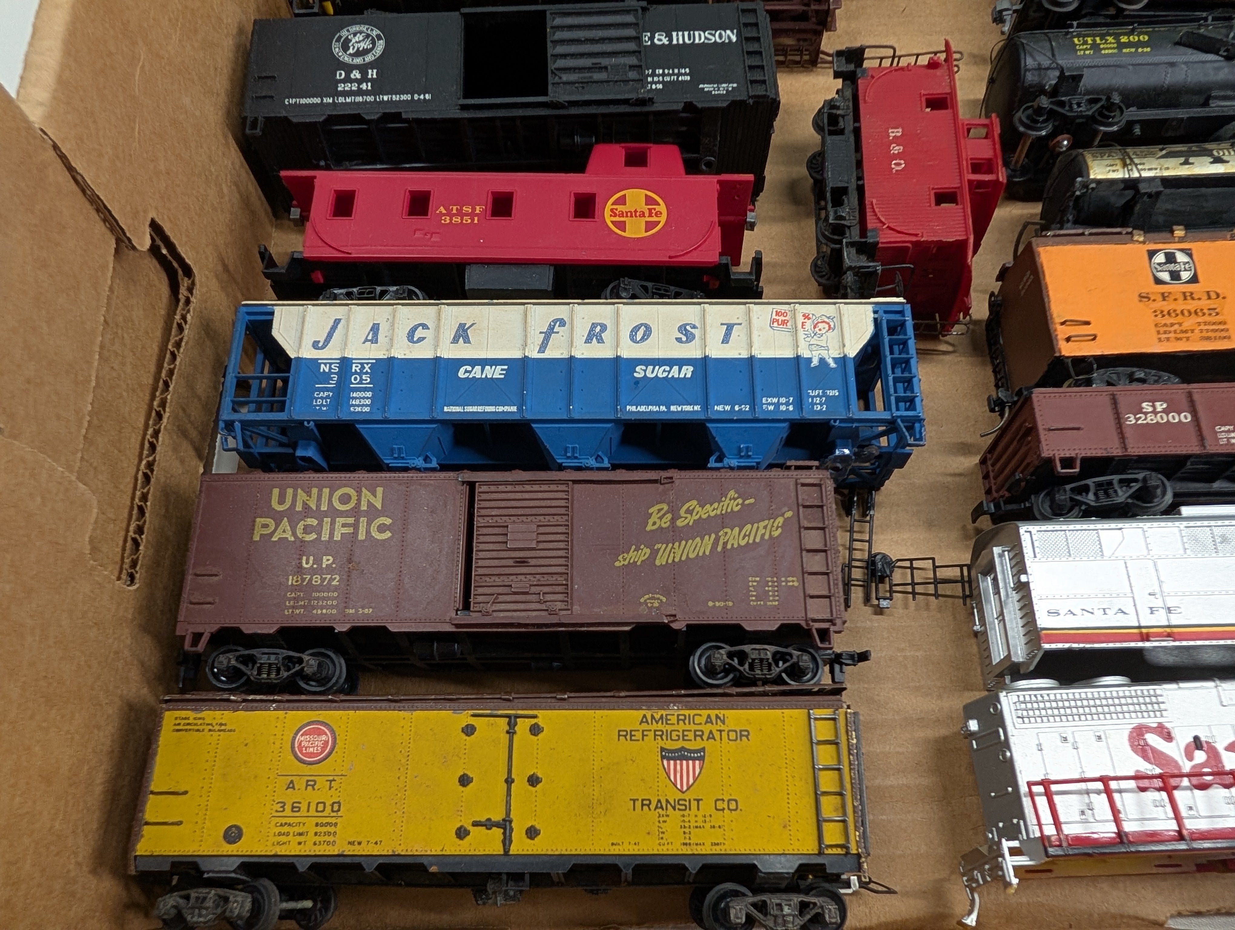 USED HO Scale Lot of Hoppers, Box Cars, Cabooses for Parts/Repairs