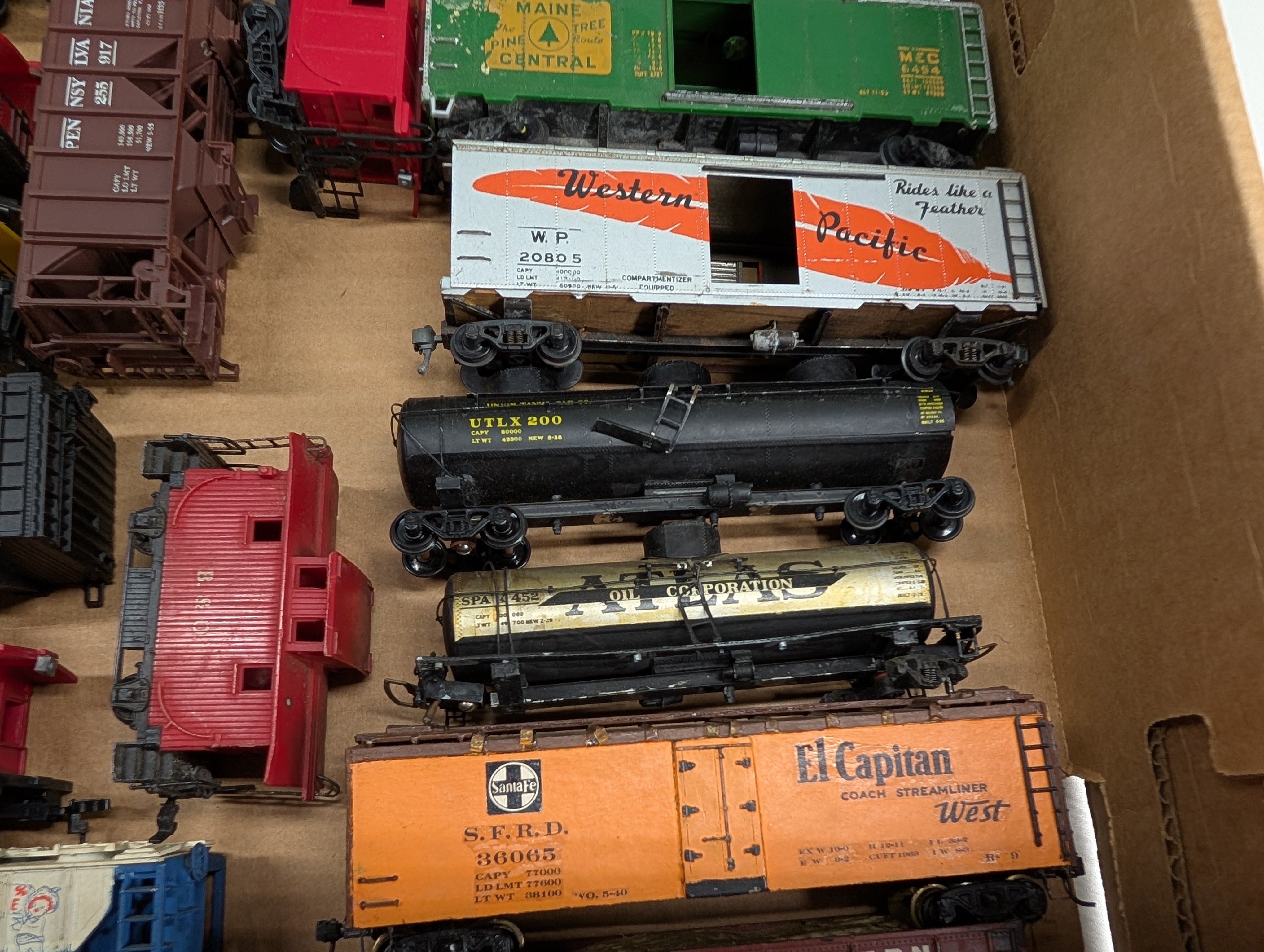 USED HO Scale Lot of Hoppers, Box Cars, Cabooses for Parts/Repairs