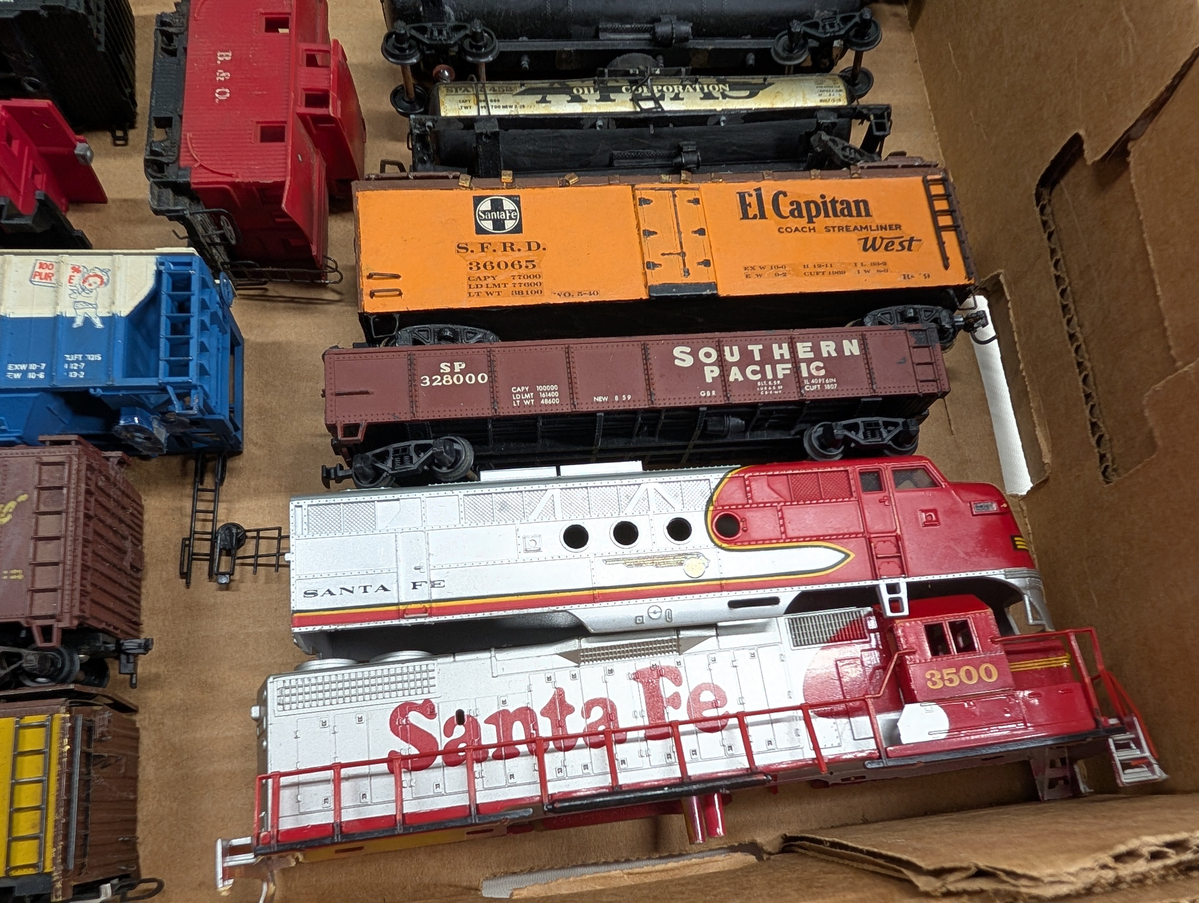 USED HO Scale Lot of Hoppers, Box Cars, Cabooses for Parts/Repairs