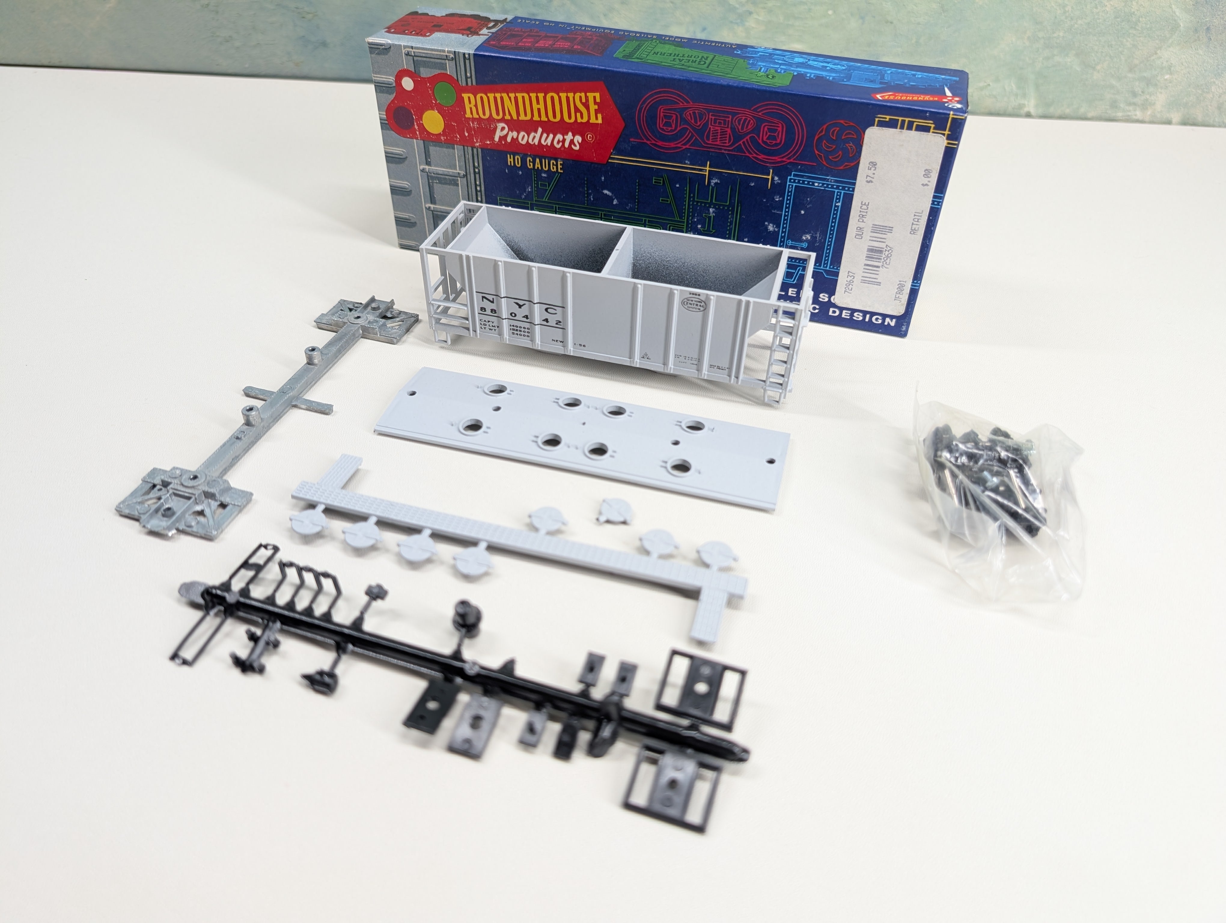 USED Roundhouse HO Scale 2 Bay Covered Hopper New York Central NYC #880442 Bev-Bel KIT