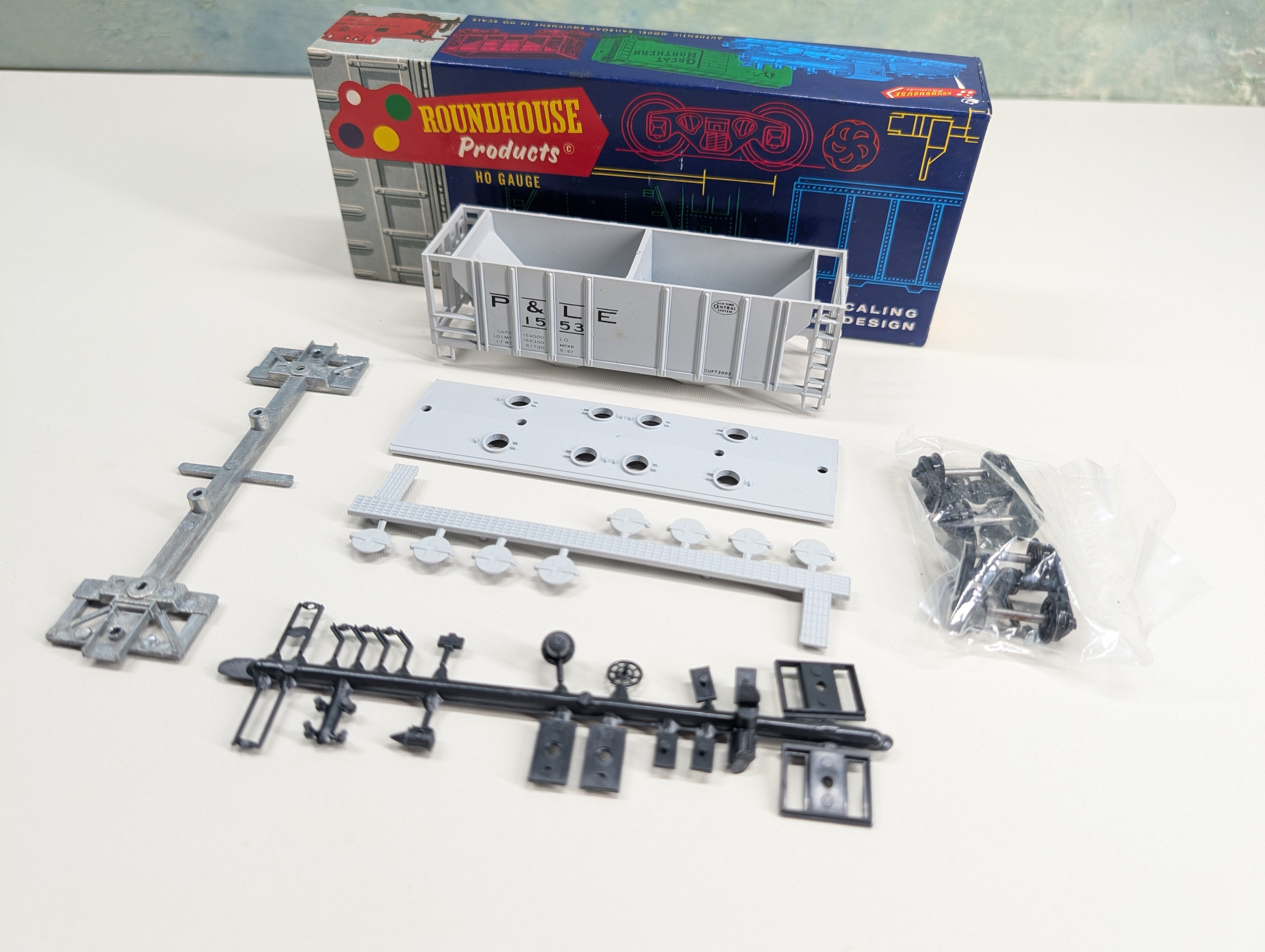 USED Roundhouse HO Scale 2 Bay Covered Hopper Pittsburgh & Lake Erie P&LE #1553 Accurate Finishing KIT