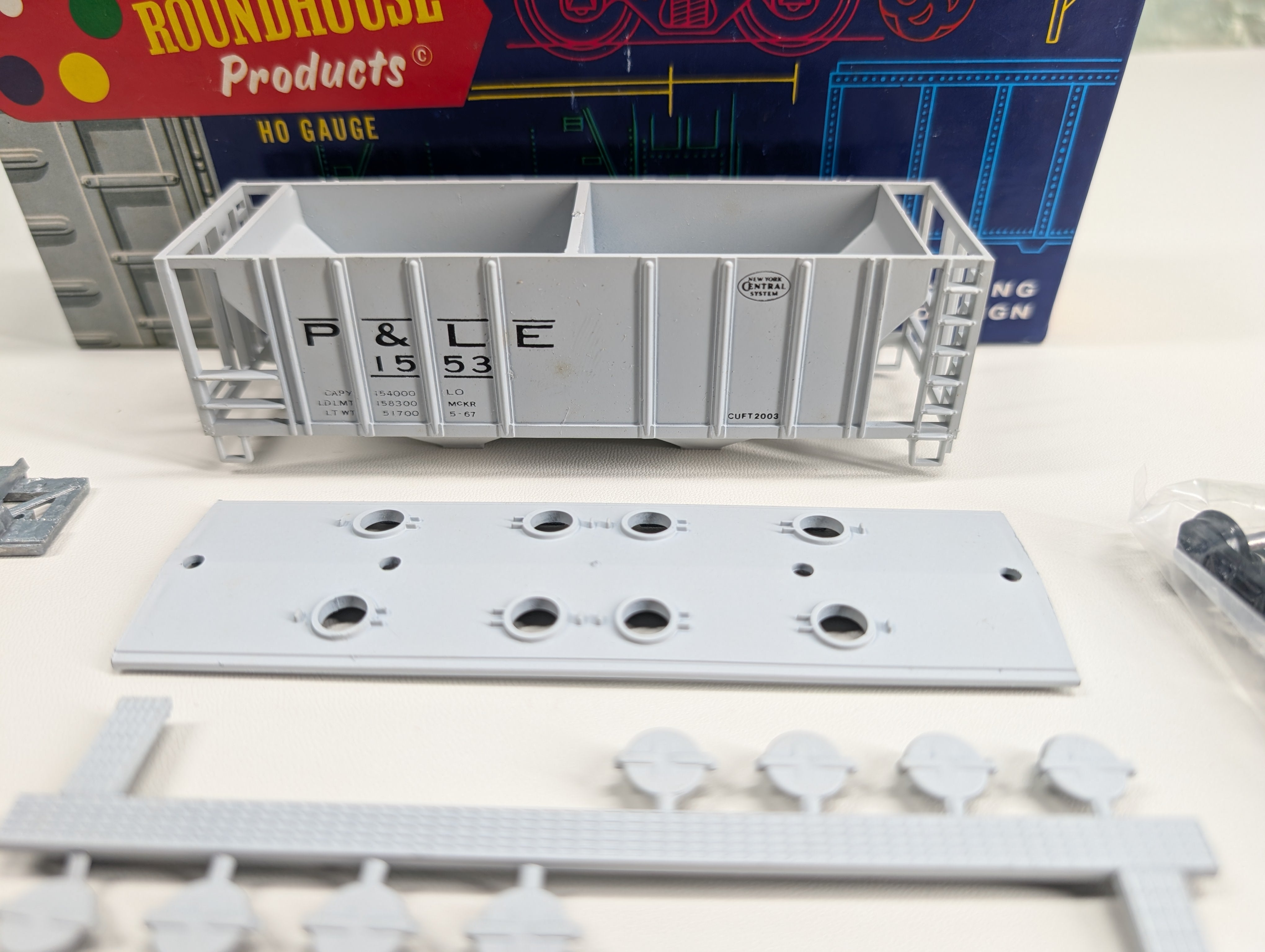 USED Roundhouse HO Scale 2 Bay Covered Hopper Pittsburgh & Lake Erie P&LE #1553 Accurate Finishing KIT