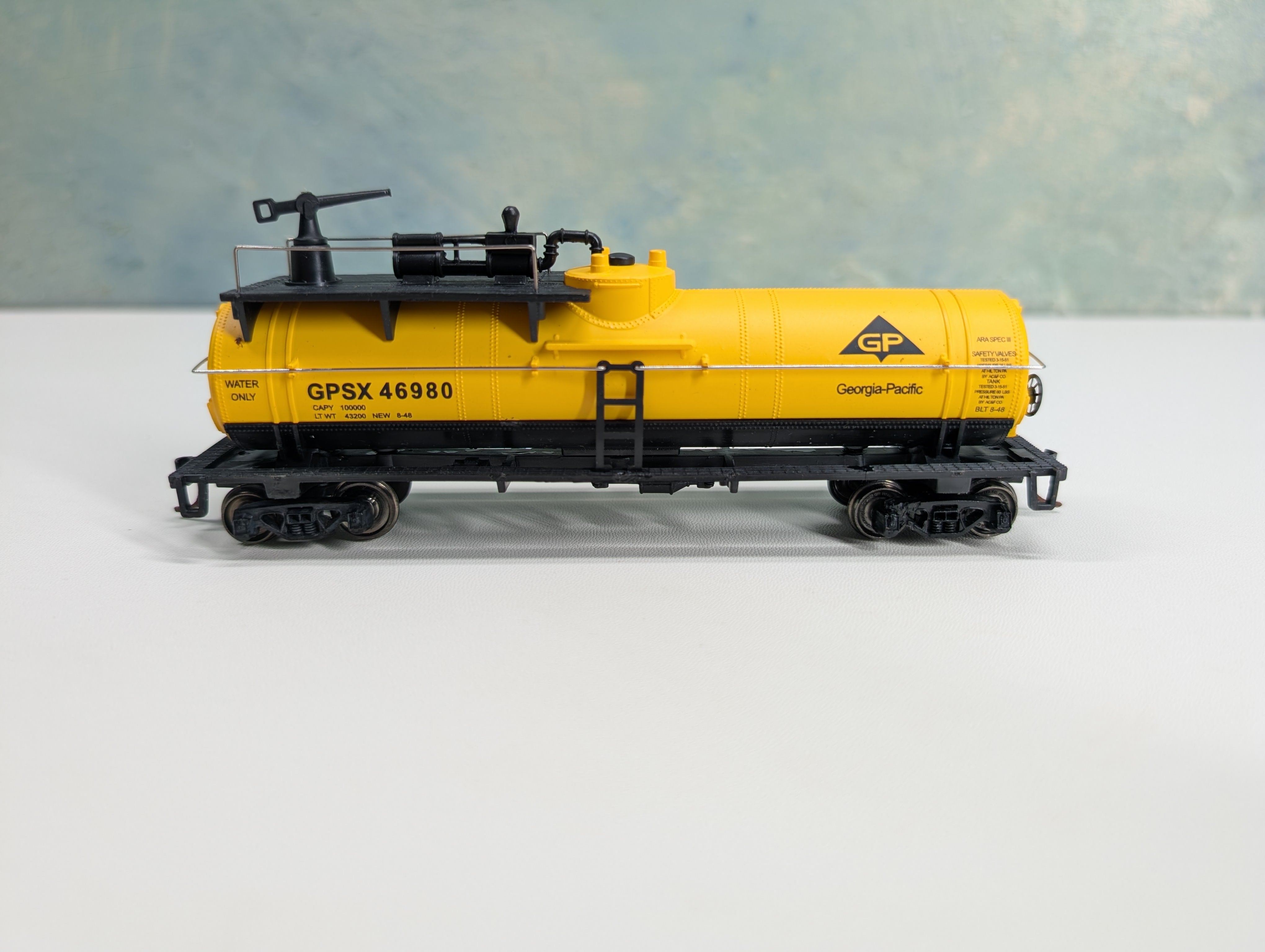USED Walthers Trainline 931-767 HO Scale Fire Fighting Water Tank Car Georgia Pacific GPSX #46980 Metal Wheels