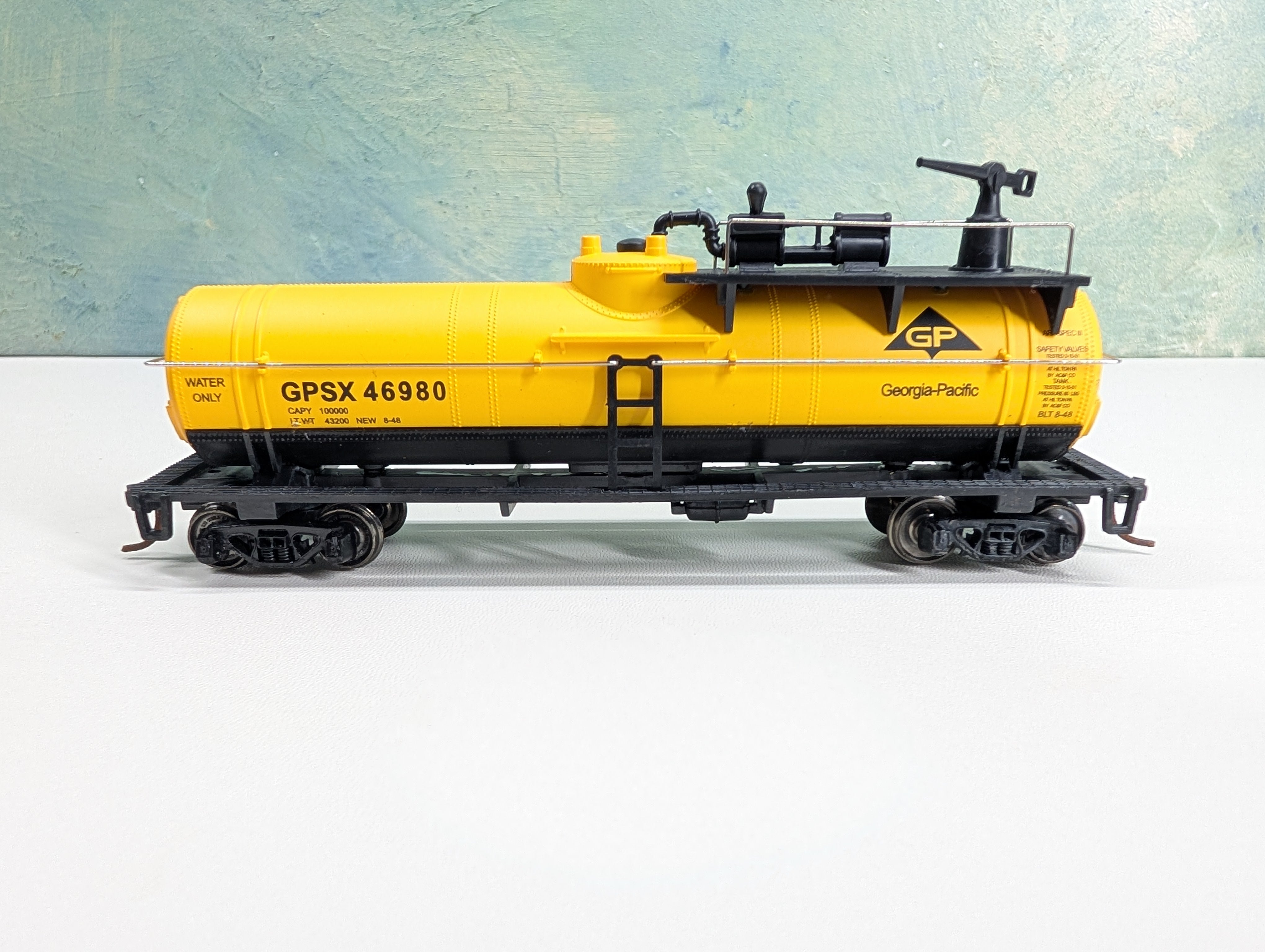 USED Walthers Trainline 931-767 HO Scale Fire Fighting Water Tank Car Georgia Pacific GPSX #46980 Metal Wheels