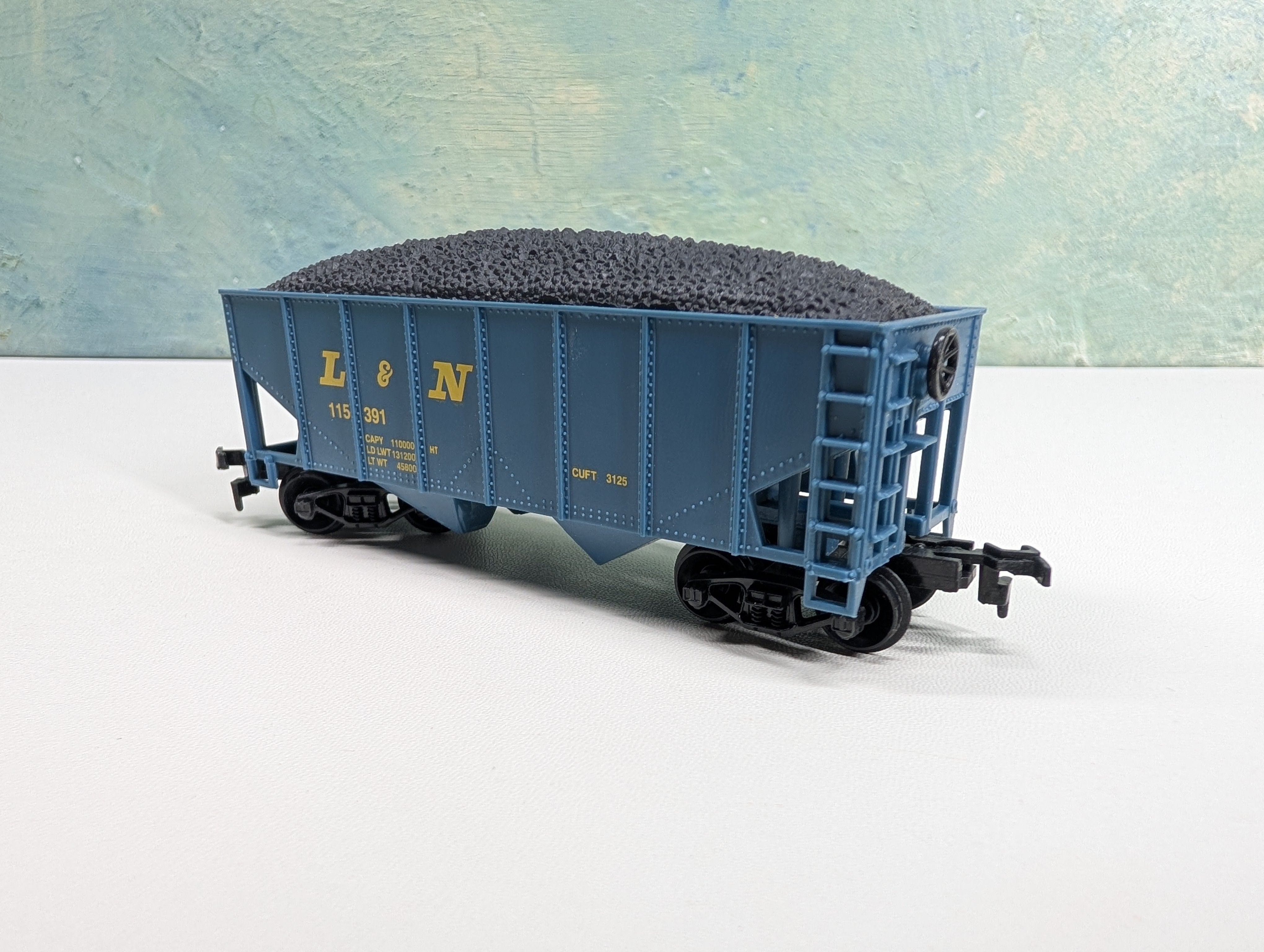 USED Life-Like HO Scale 2 Bay Hopper w/ Coal Louisville & Nashville L&N #115391
