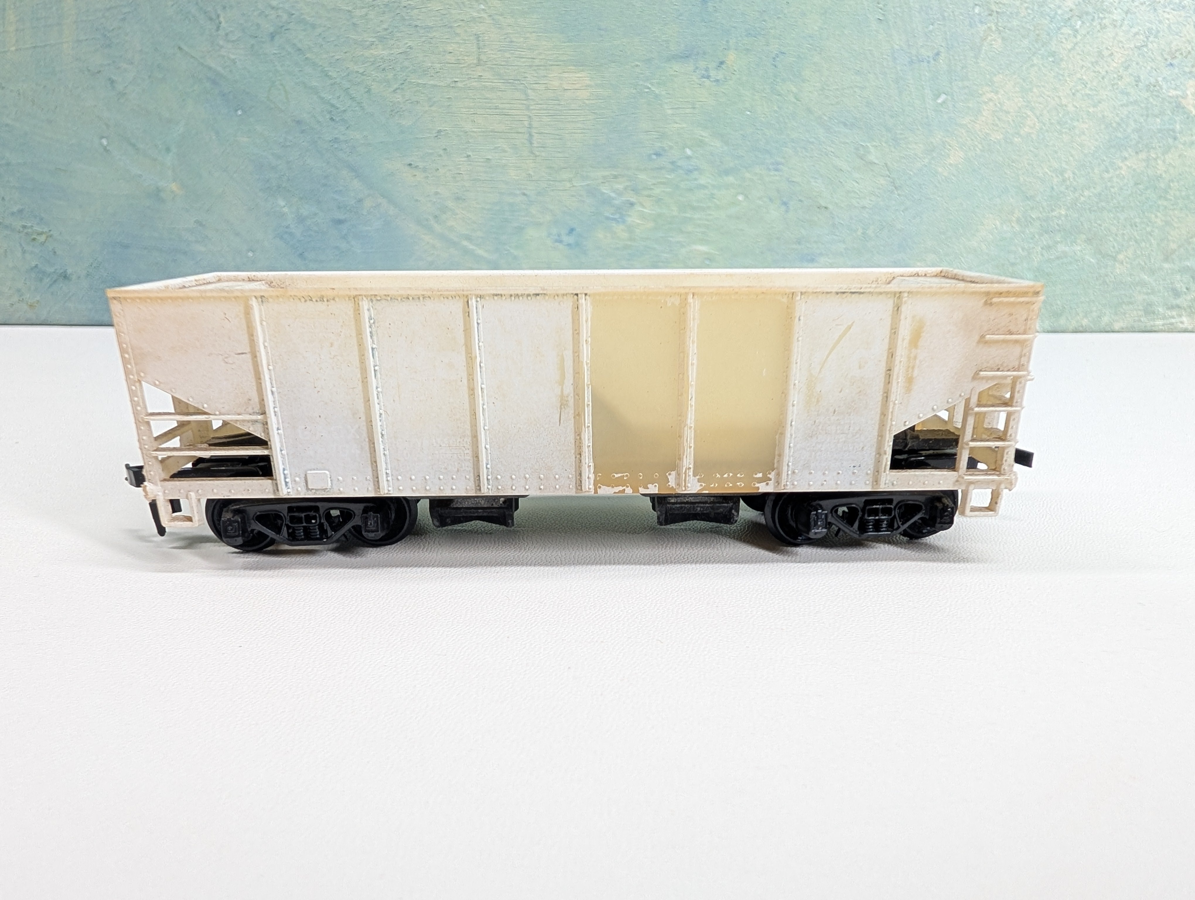 USED Tyco HO Scale 2 Bay Operating Hopper Undecorated White Custom