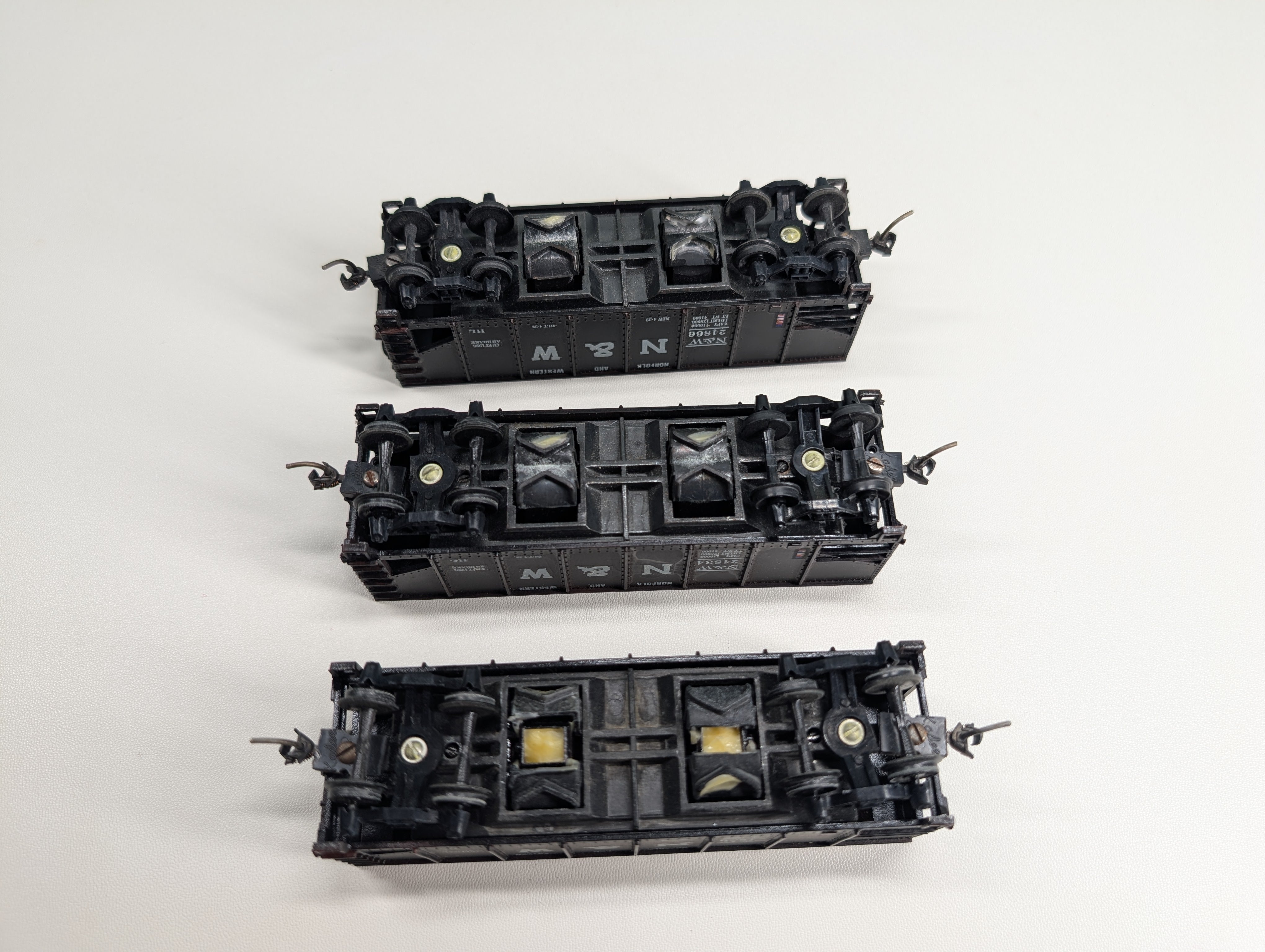 USED Tyco HO Scale Lot of 2 Bay Hoppers Norfolk & Western N&W #24834, 24850, 24866 Decals (3 pcs)