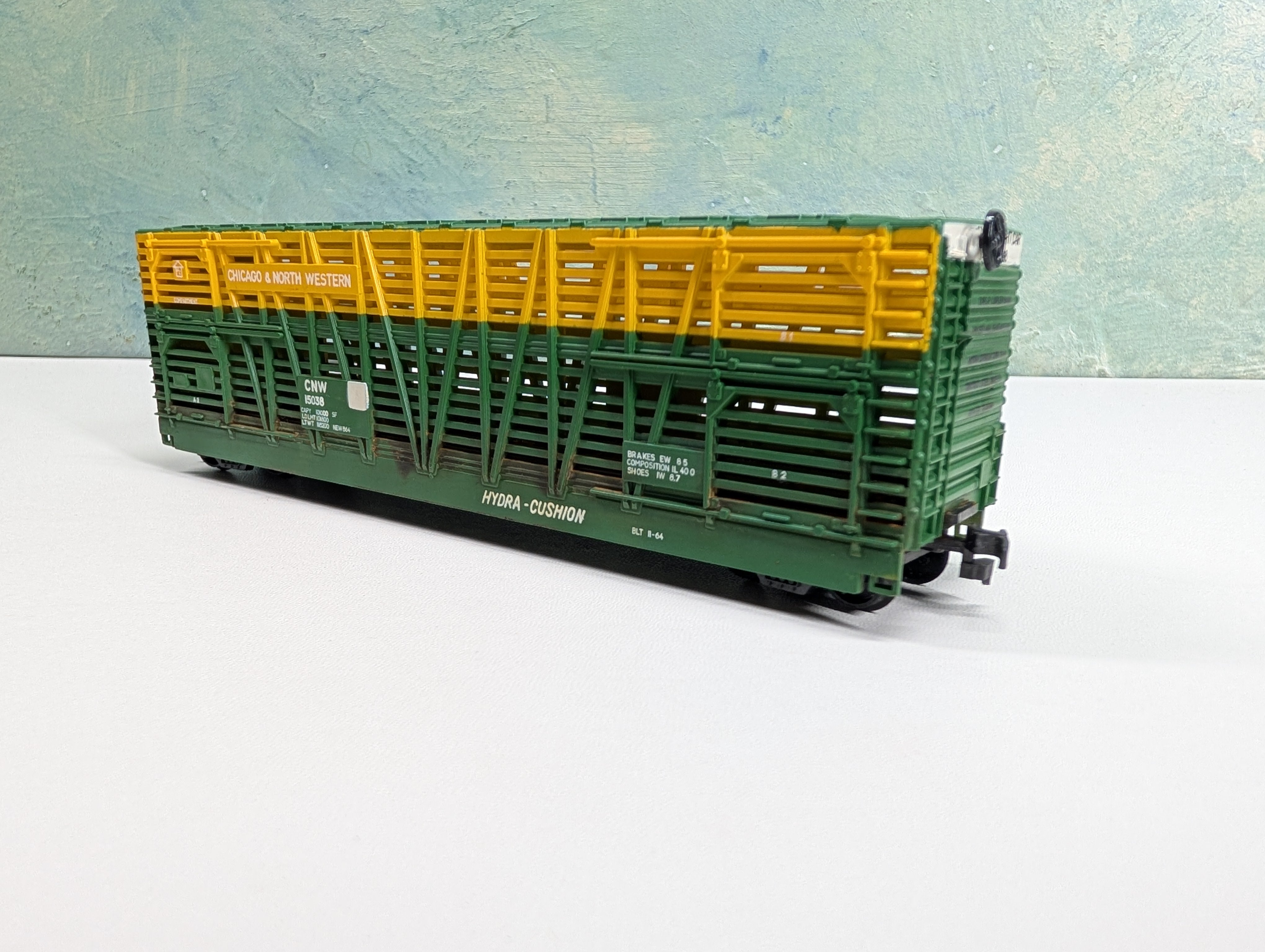 USED AHM HO Scale Hydra-Cushion Cattle Livestock Car Chicago & North Western CNW #15038