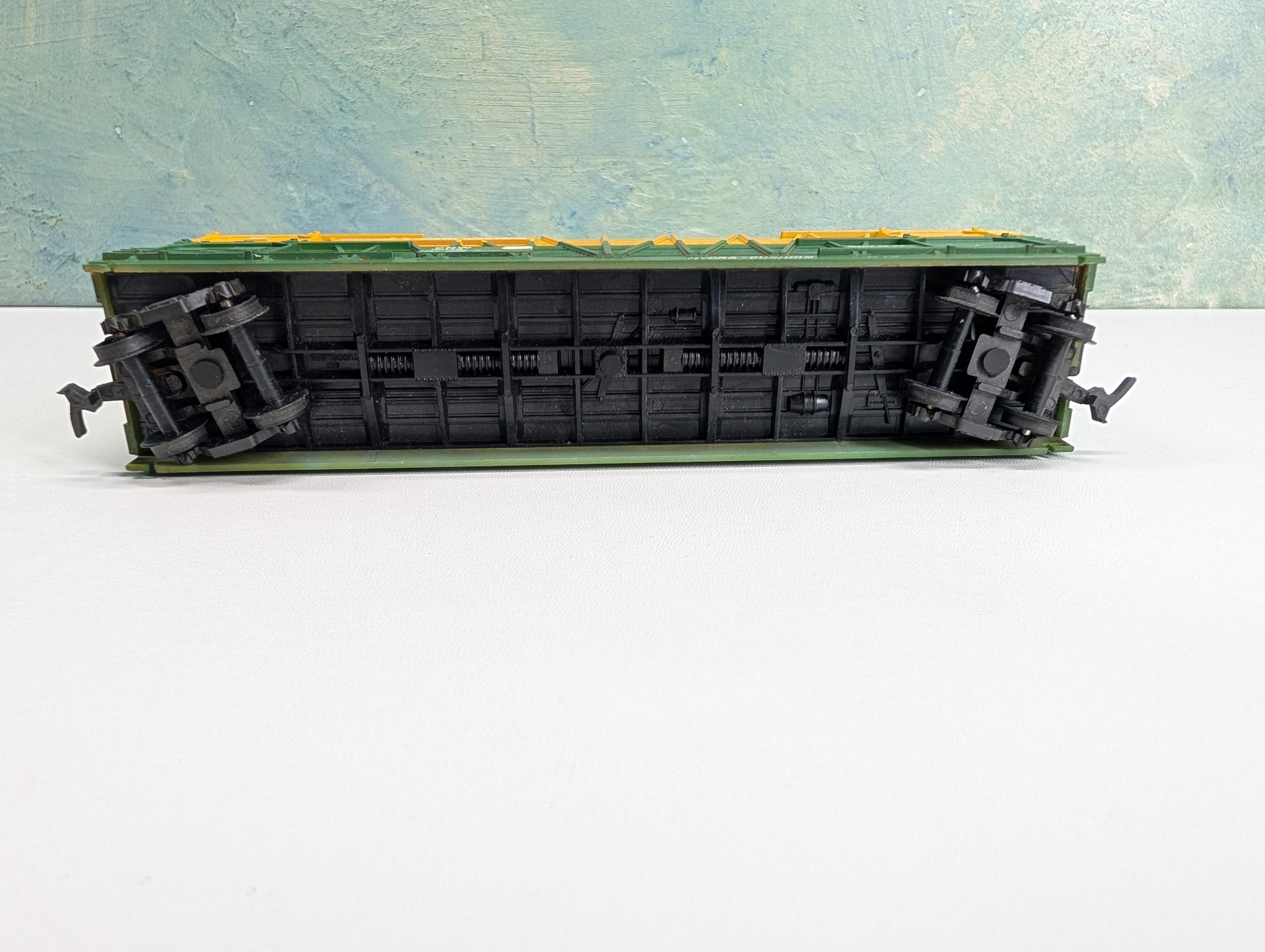 USED AHM HO Scale Hydra-Cushion Cattle Livestock Car Chicago & North Western CNW #15038