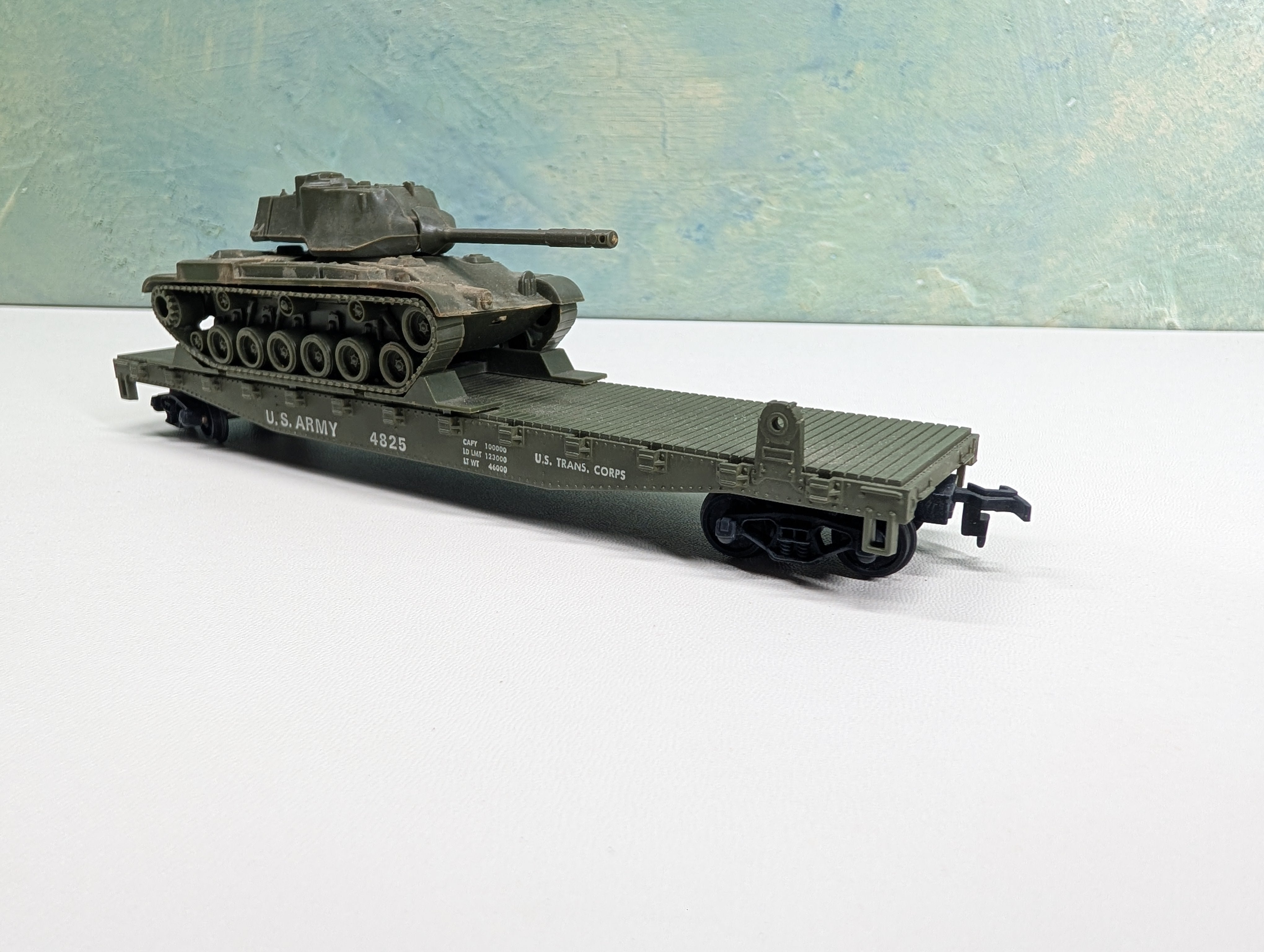 USED Cox HO Scale 50' Flat Car w/ Tank US Army #4825