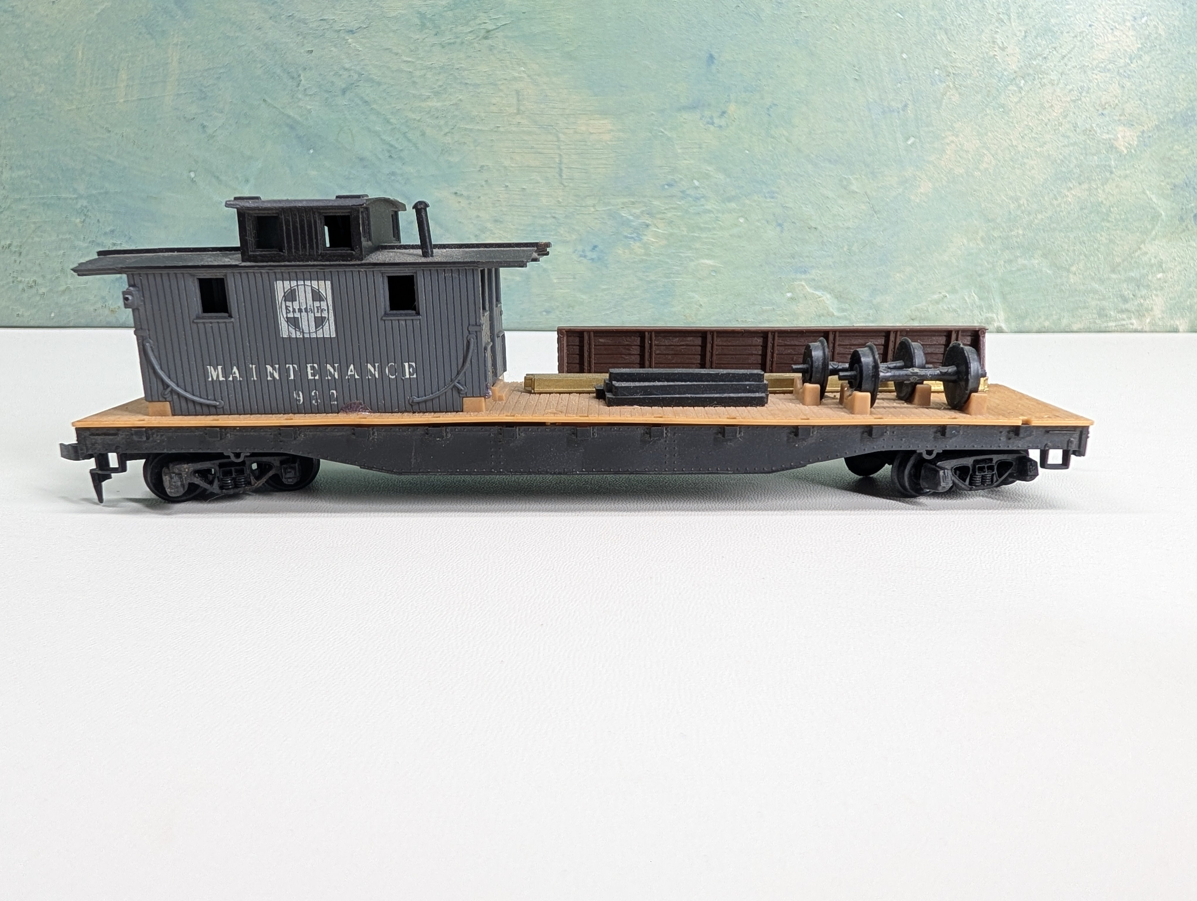 USED Tyco HO Scale 50' MOW Boom Tender Santa Fe #932