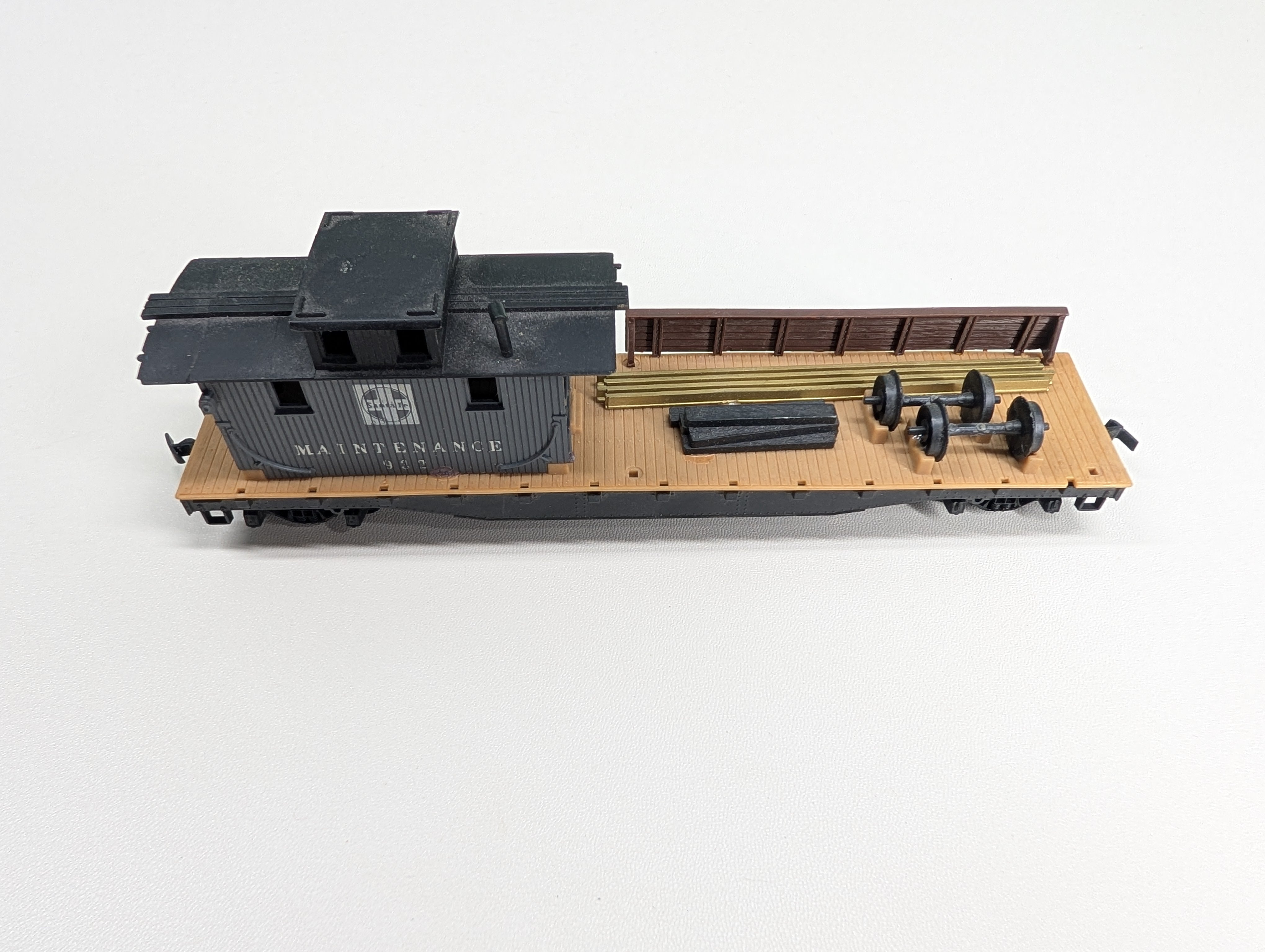 USED Tyco HO Scale 50' MOW Boom Tender Santa Fe #932