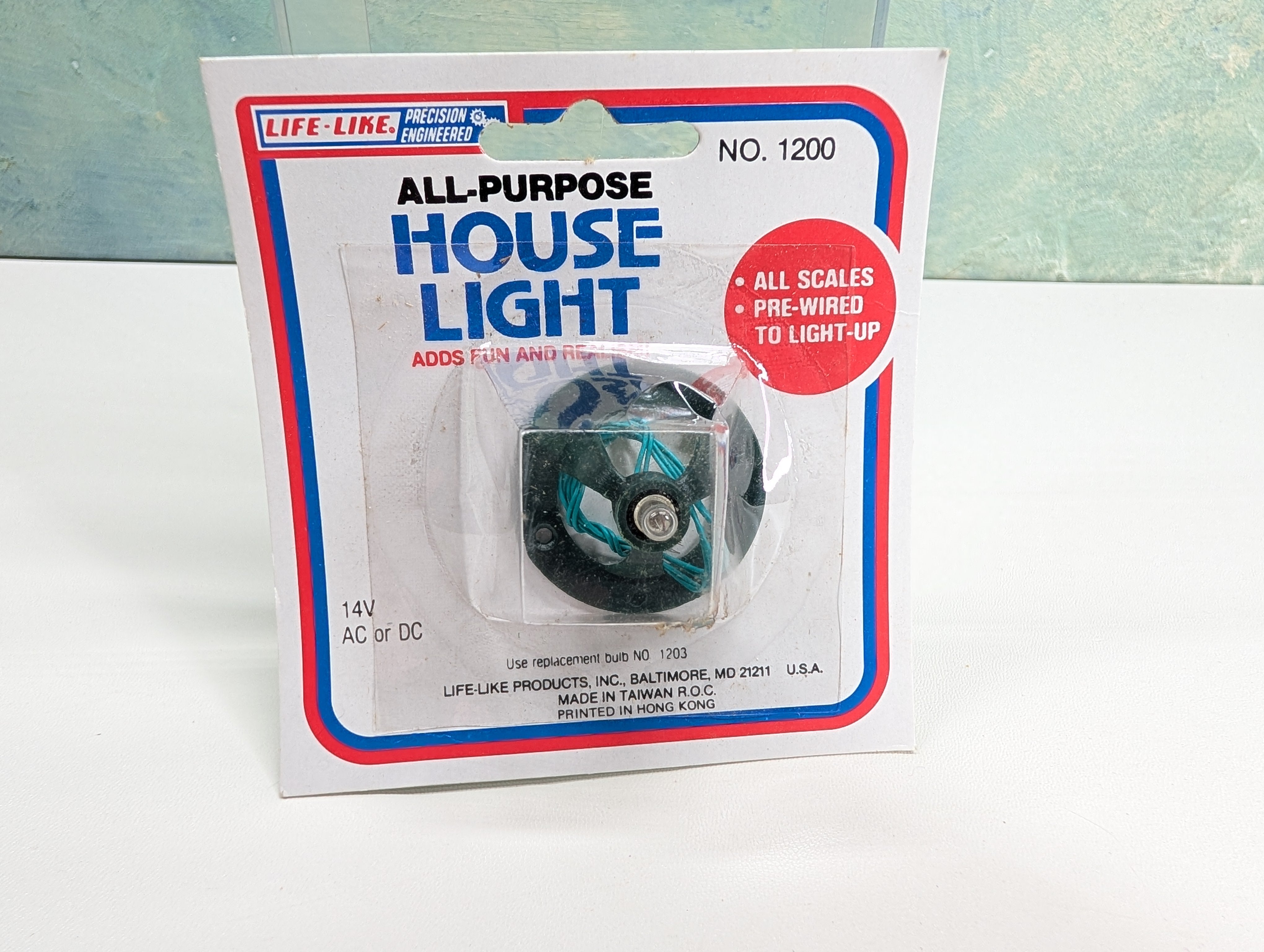 Life-Like 1200 MULTI Scale 14V All-Purpose House Light - AC or DC