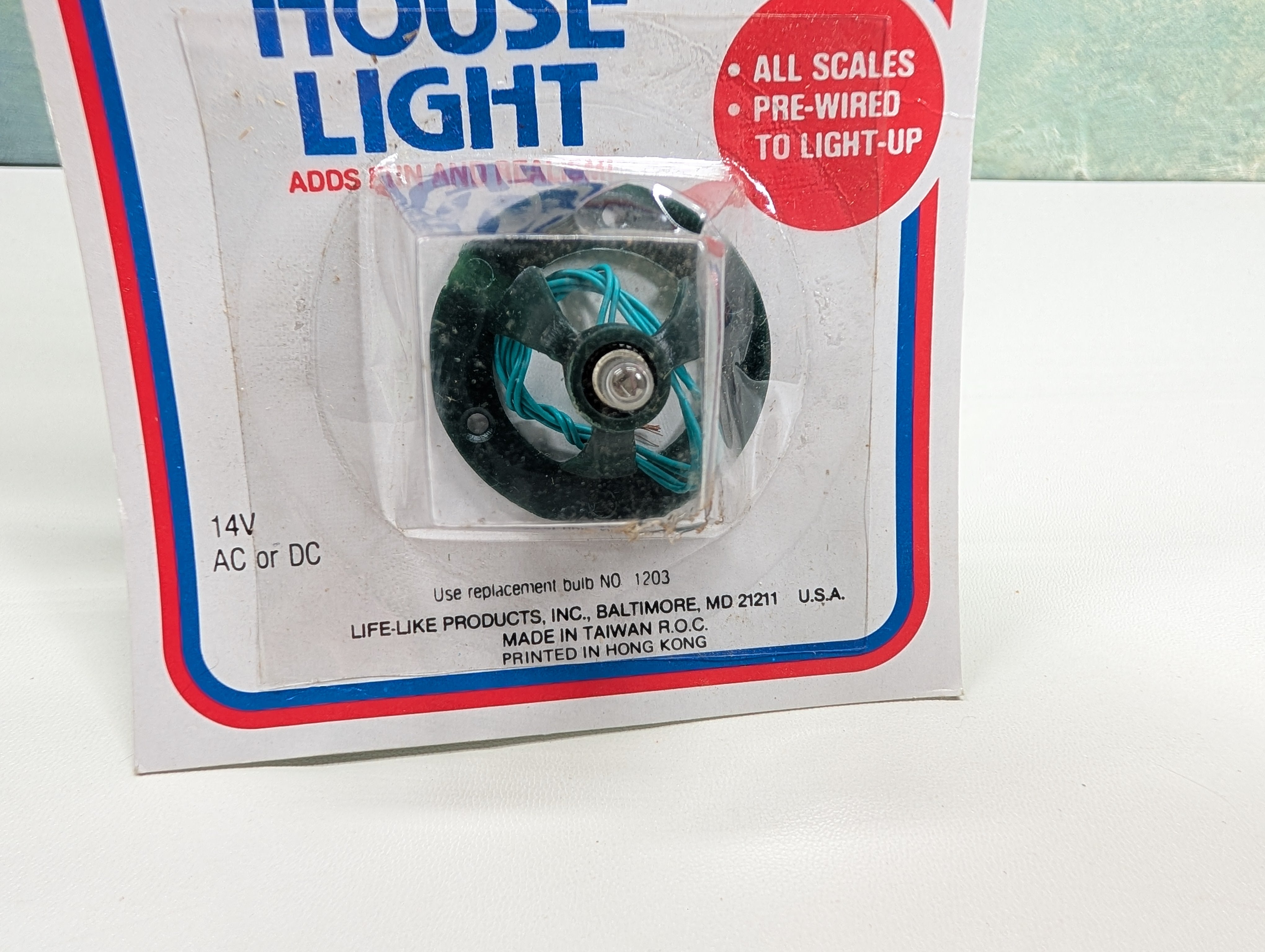 Life-Like 1200 MULTI Scale 14V All-Purpose House Light - AC or DC