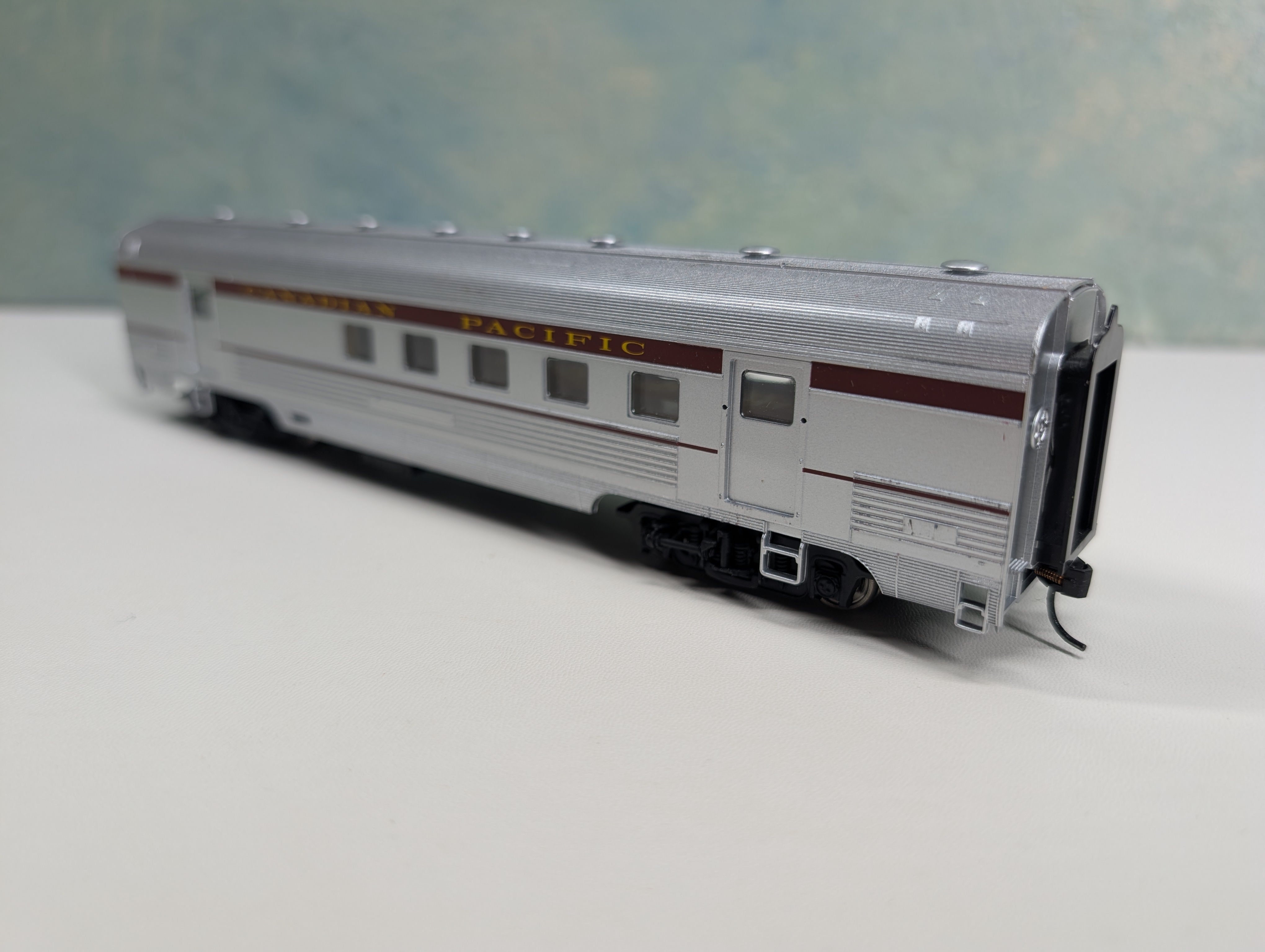 USED Walthers Proto 920-13066 HO Scale 63' Budd RPO Standard Aluminum Passenger Car Canadian Pacific Metal Wheels