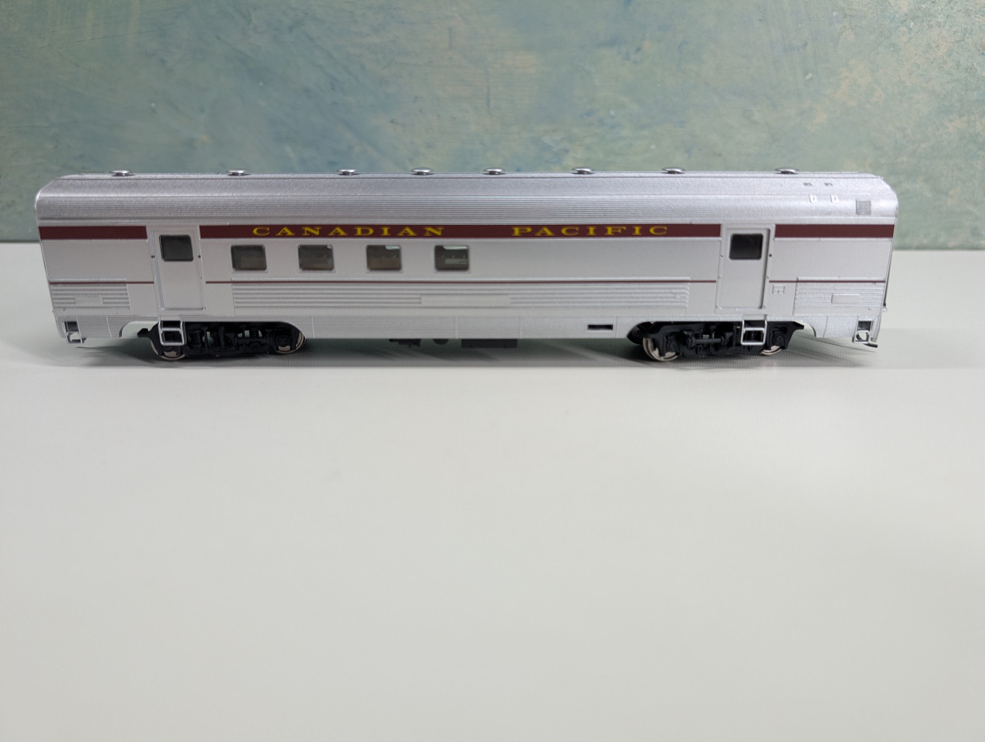 USED Walthers Proto 920-13066 HO Scale 63' Budd RPO Standard Aluminum Passenger Car Canadian Pacific Metal Wheels