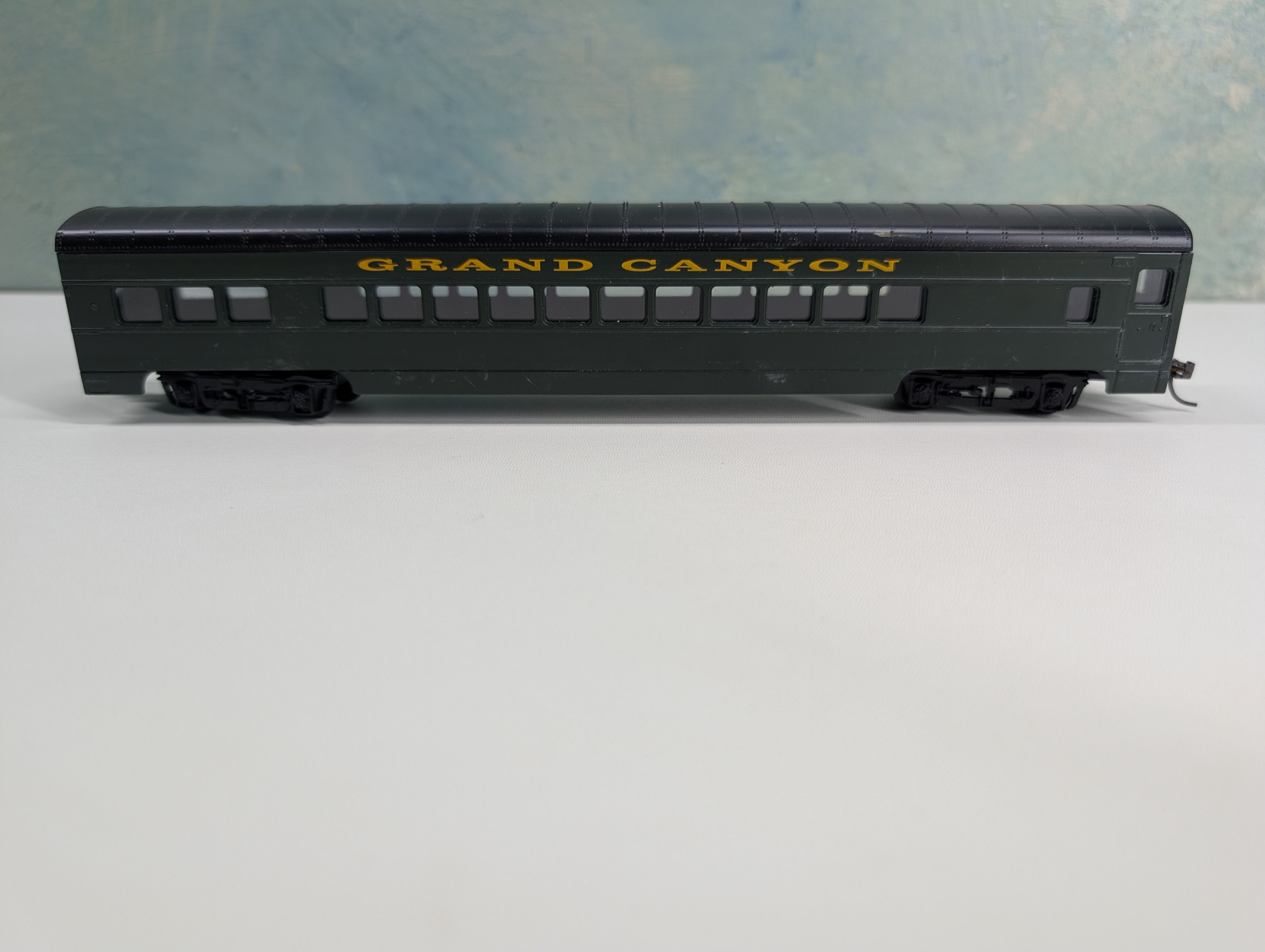 USED Con-Cor HO Scale 72' Coach Passenger Car Grand Canyon