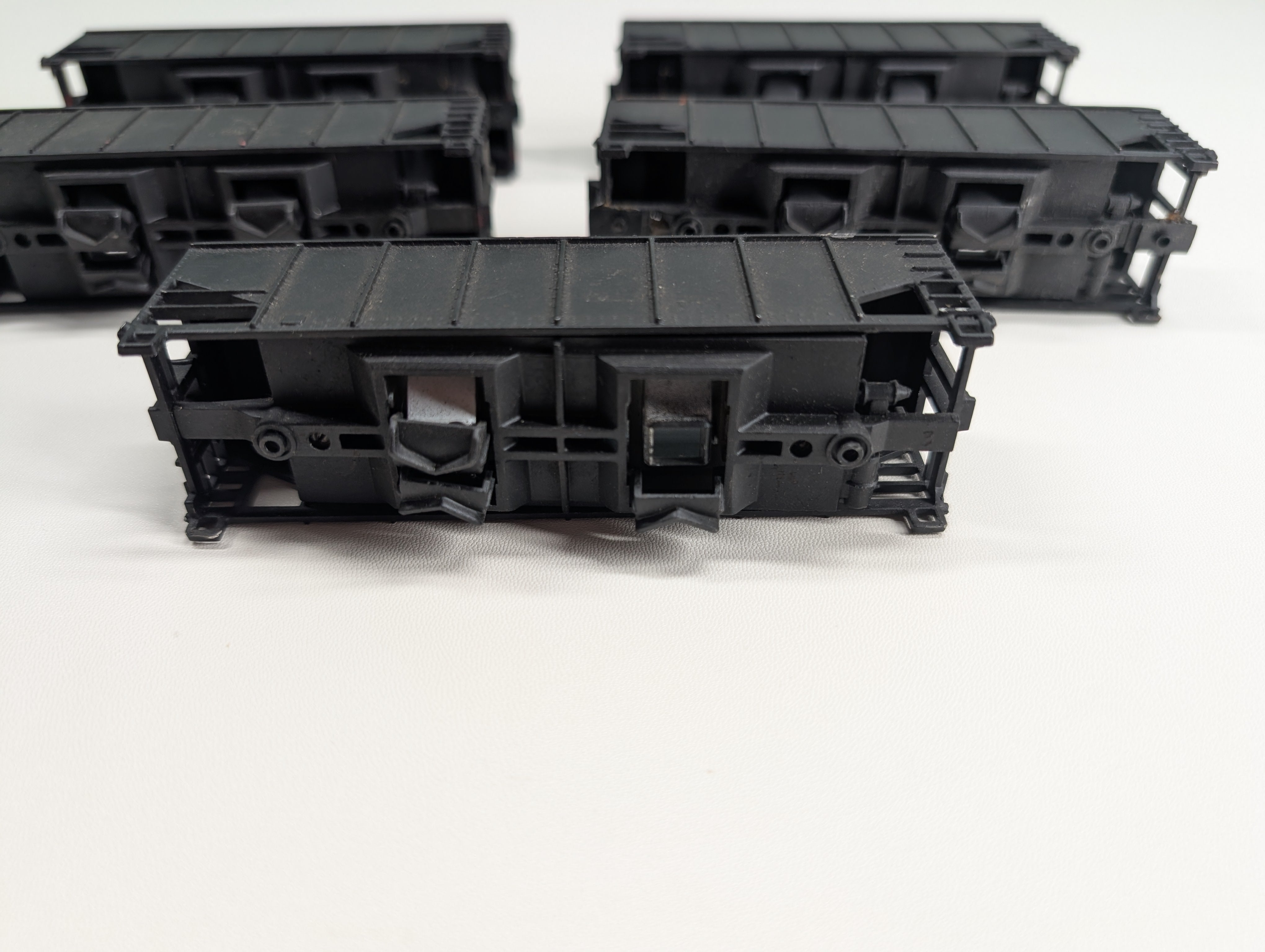 USED Tyco HO Scale 2 Bay Operating Hoppers, Black Undecroated, Parts/Repair (5 pcs)