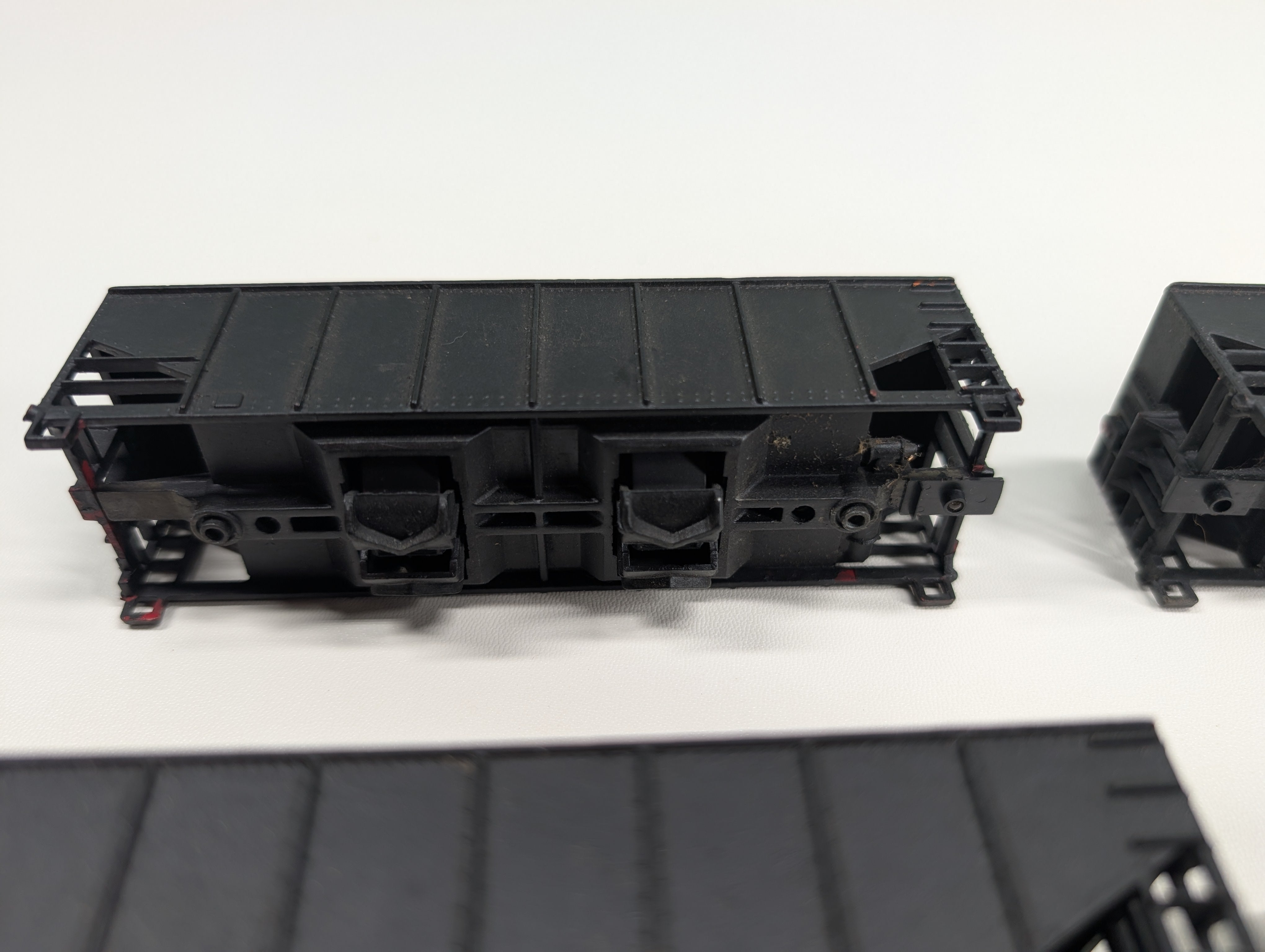USED Tyco HO Scale 2 Bay Operating Hoppers, Black Undecroated, Parts/Repair (5 pcs)