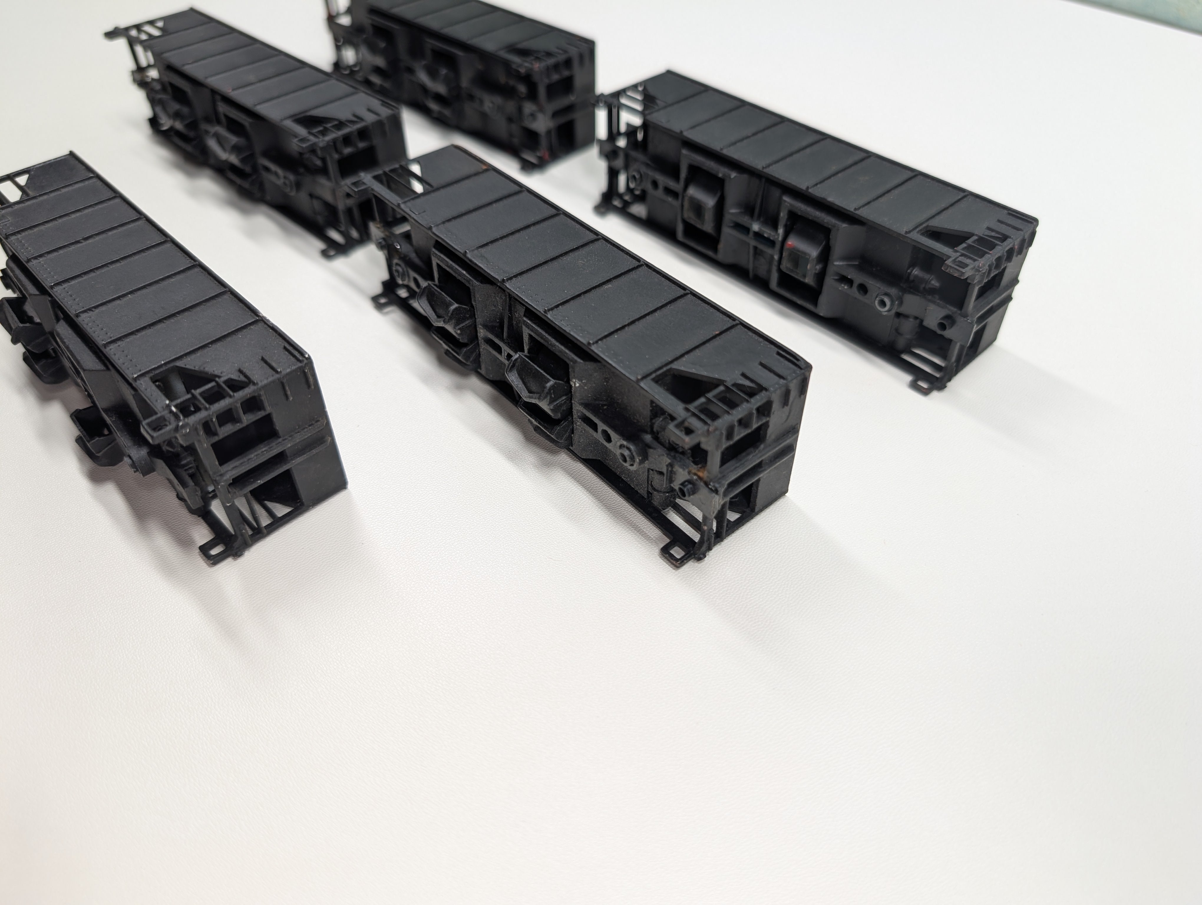 USED Tyco HO Scale 2 Bay Operating Hoppers, Black Undecroated, Parts/Repair (5 pcs)
