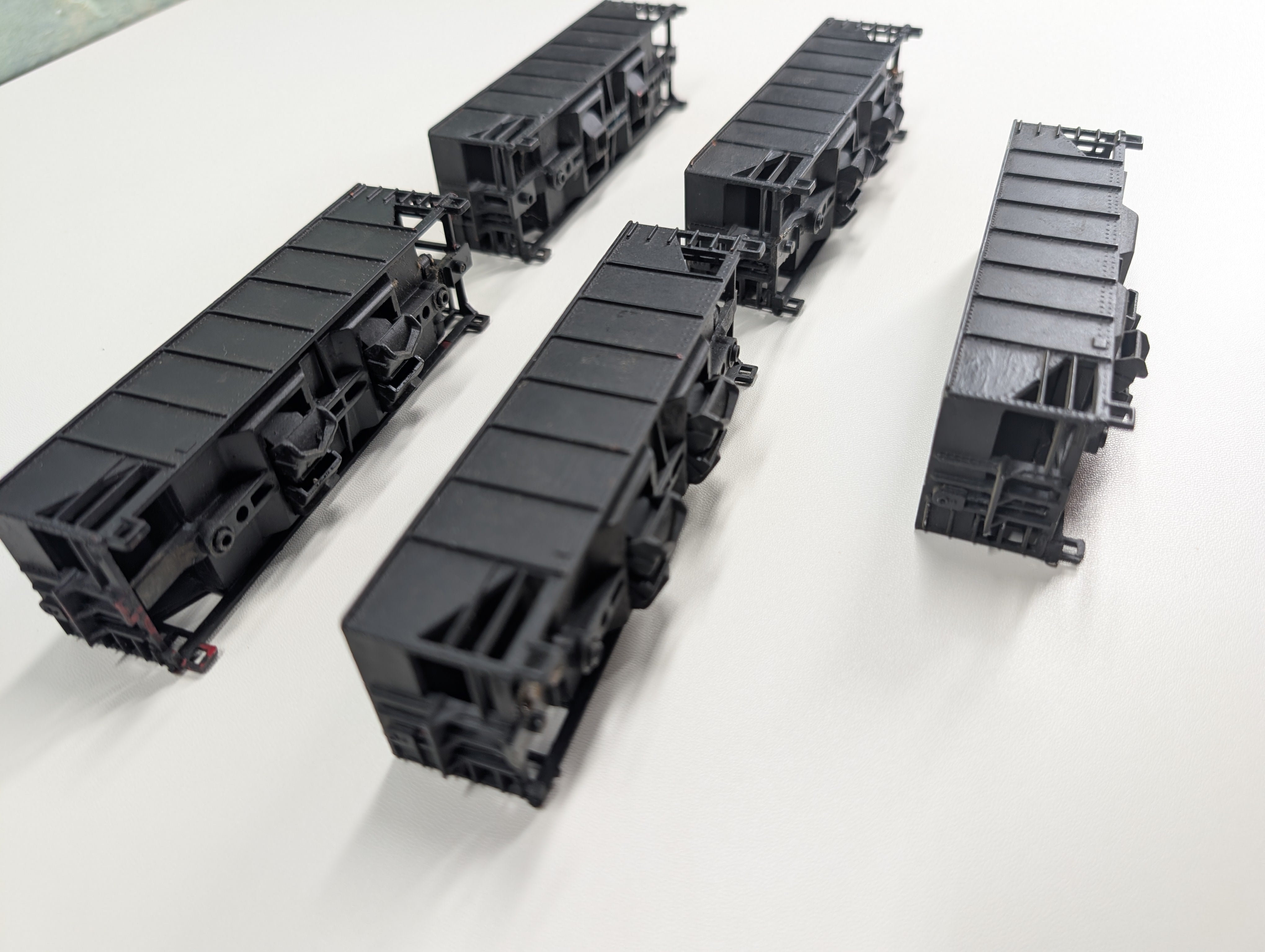 USED Tyco HO Scale 2 Bay Operating Hoppers, Black Undecroated, Parts/Repair (5 pcs)