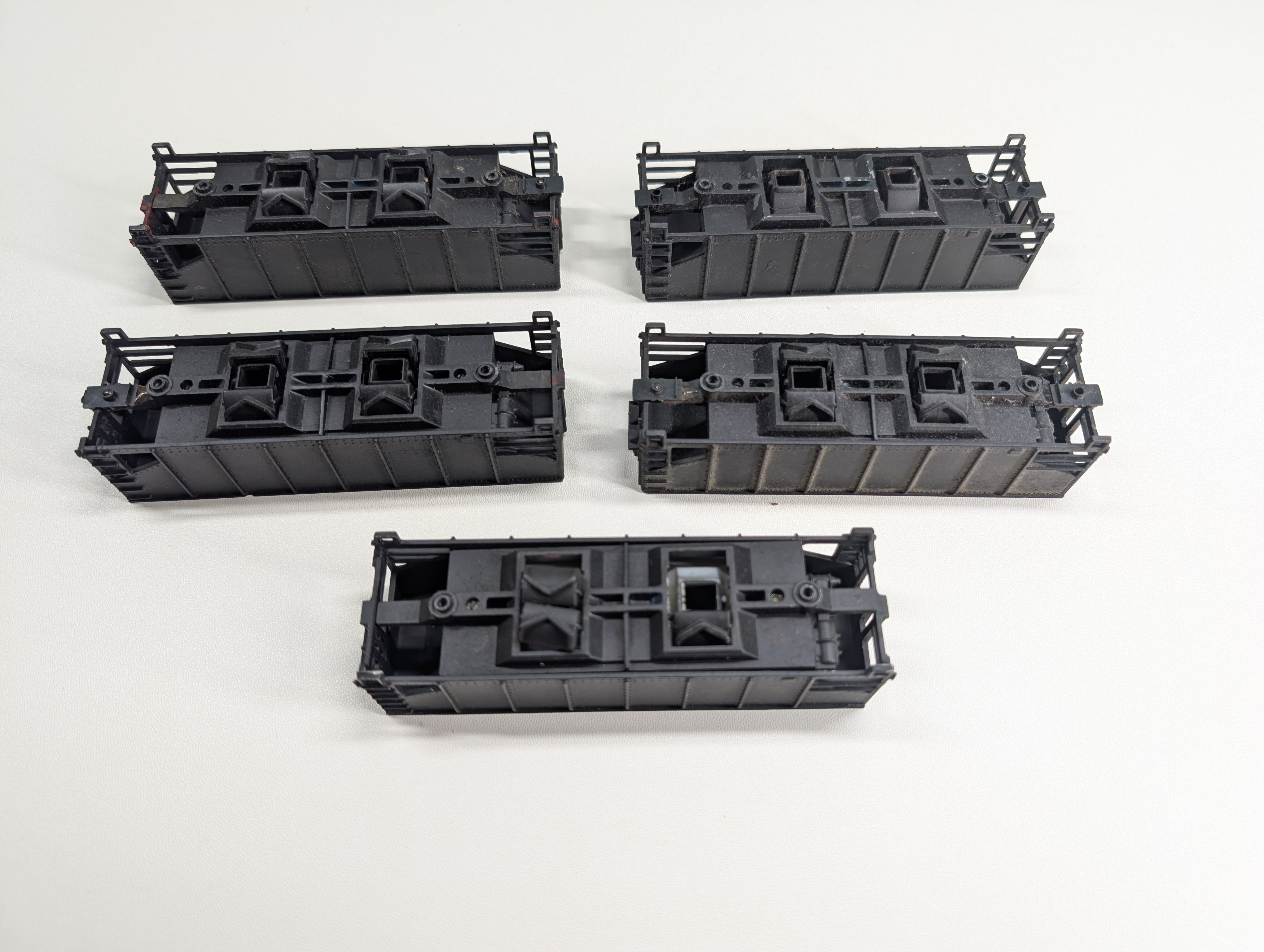 USED Tyco HO Scale 2 Bay Operating Hoppers, Black Undecroated, Parts/Repair (5 pcs)