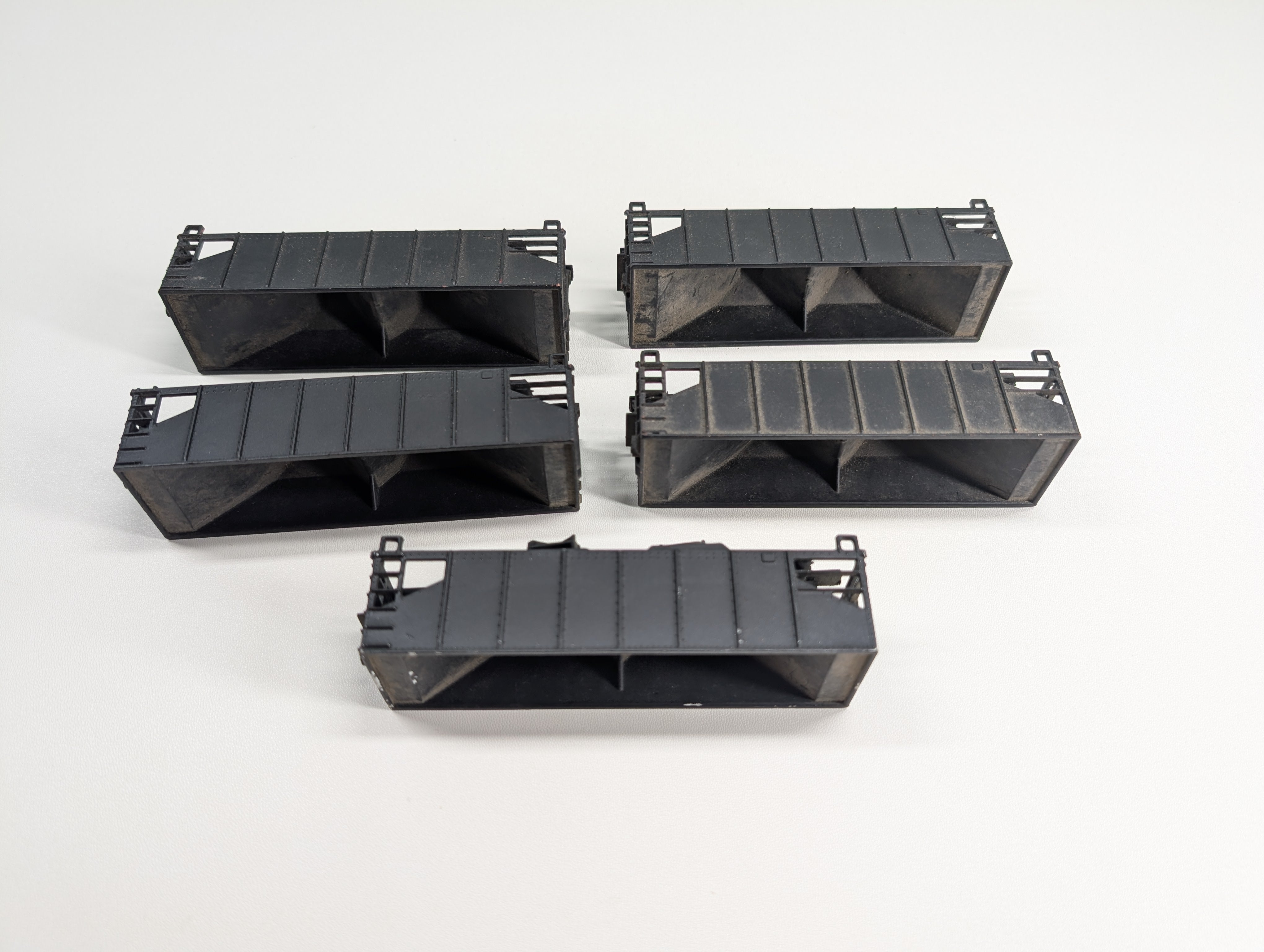 USED Tyco HO Scale 2 Bay Operating Hoppers, Black Undecroated, Parts/Repair (5 pcs)