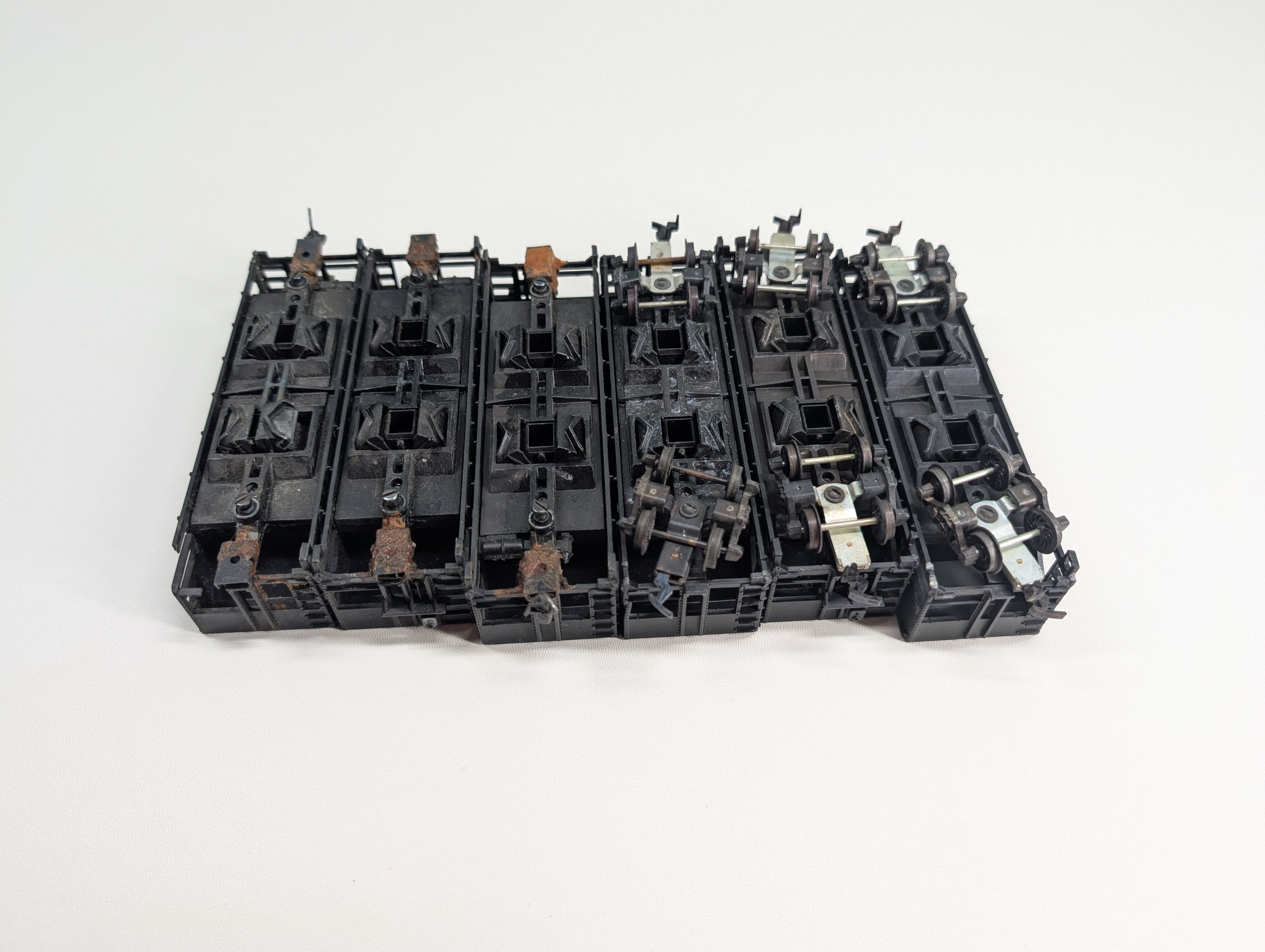 USED Tyco HO Scale 2 Bay Operating Hoppers, Parts/Repair Reading (6 pcs)
