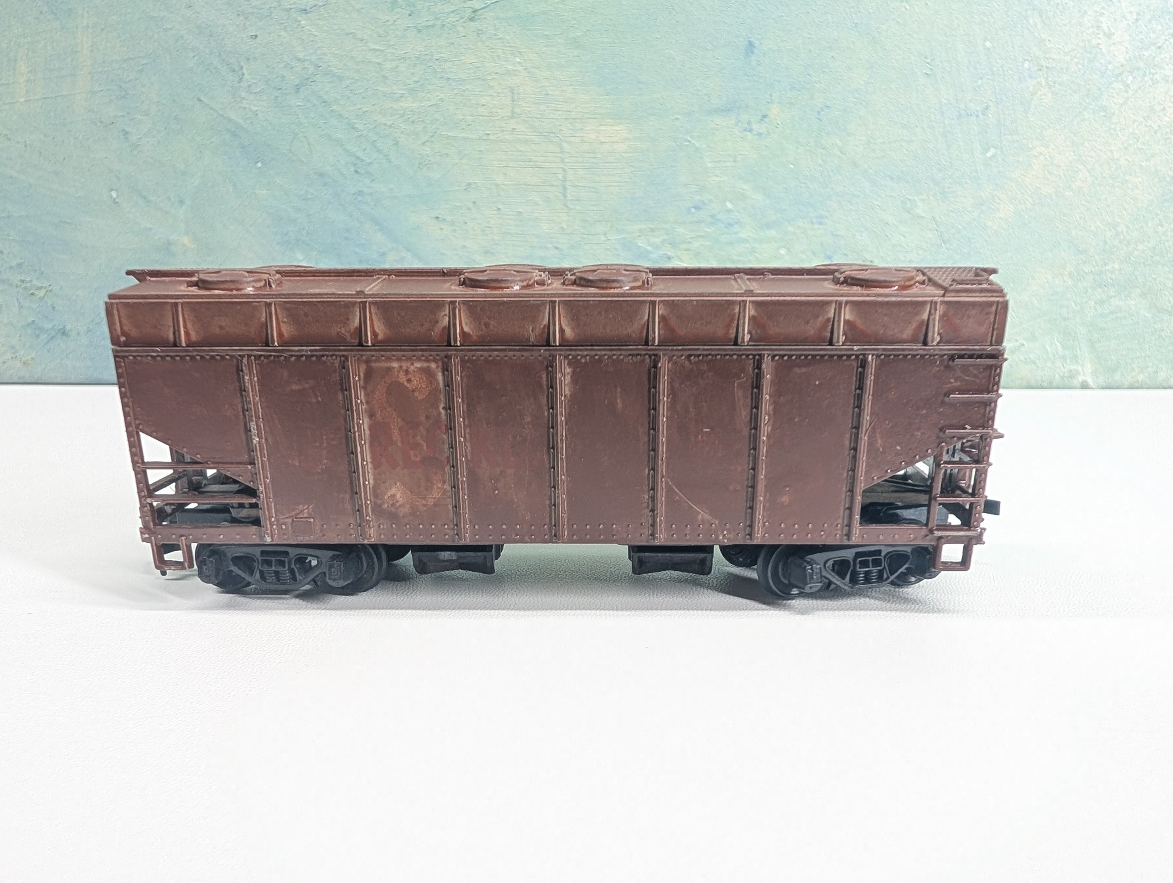 USED Tyco HO Scale Painted Brown Undecorated Covered 2 Bay Operating Hopper