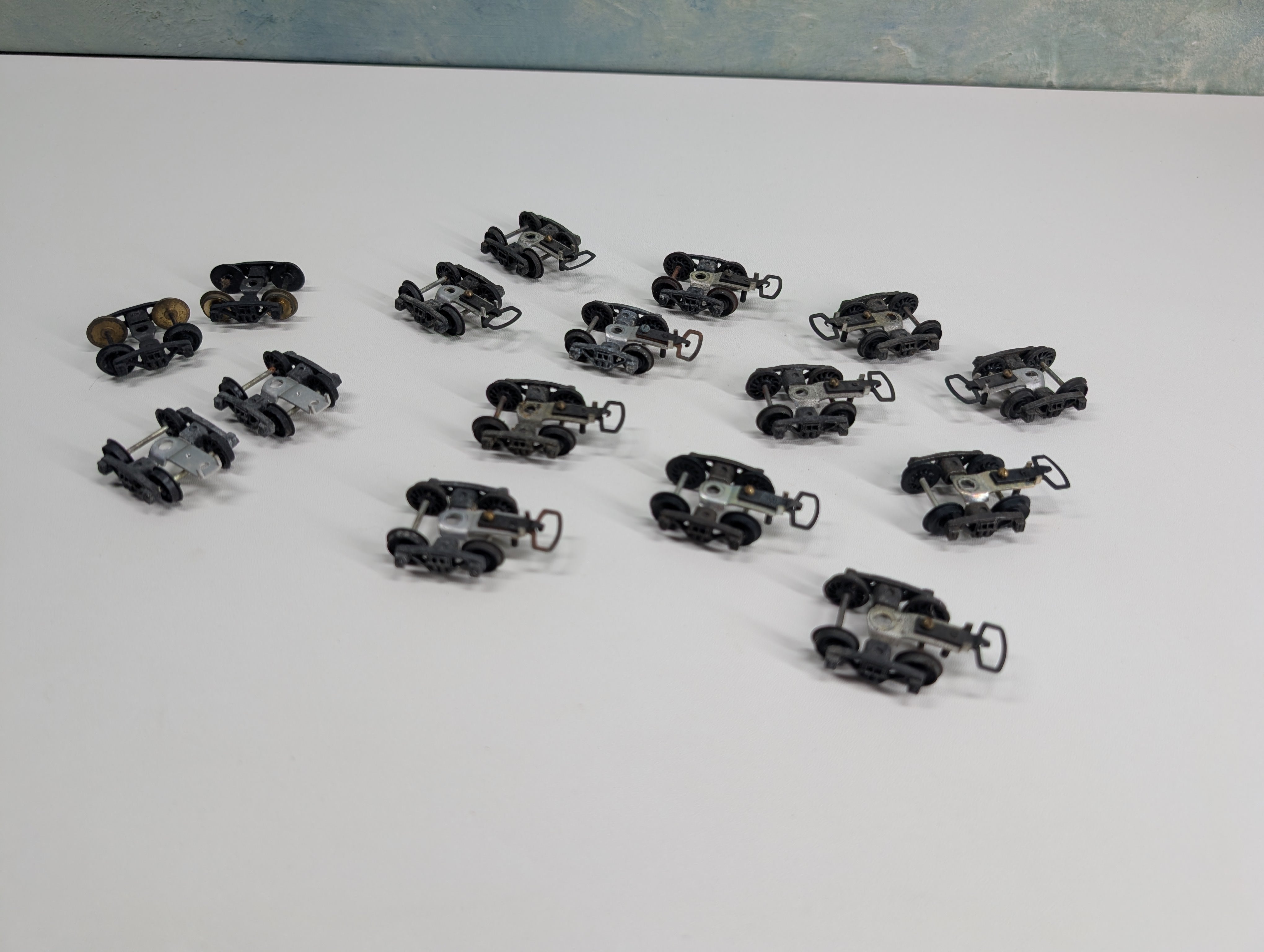 USED HO Scale Trucks w/ Euro Style Couplers (12 pcs)