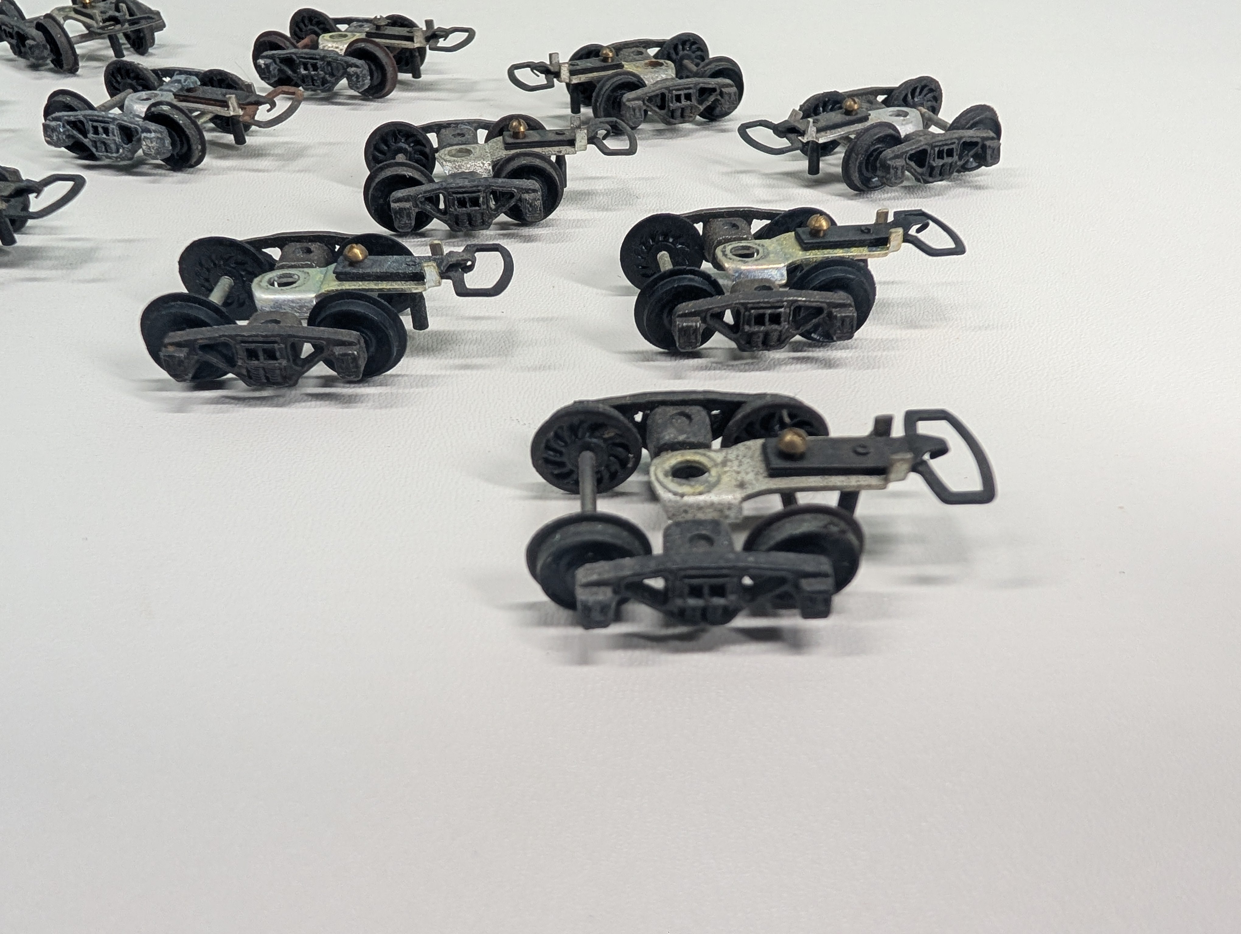 USED HO Scale Trucks w/ Euro Style Couplers (12 pcs)