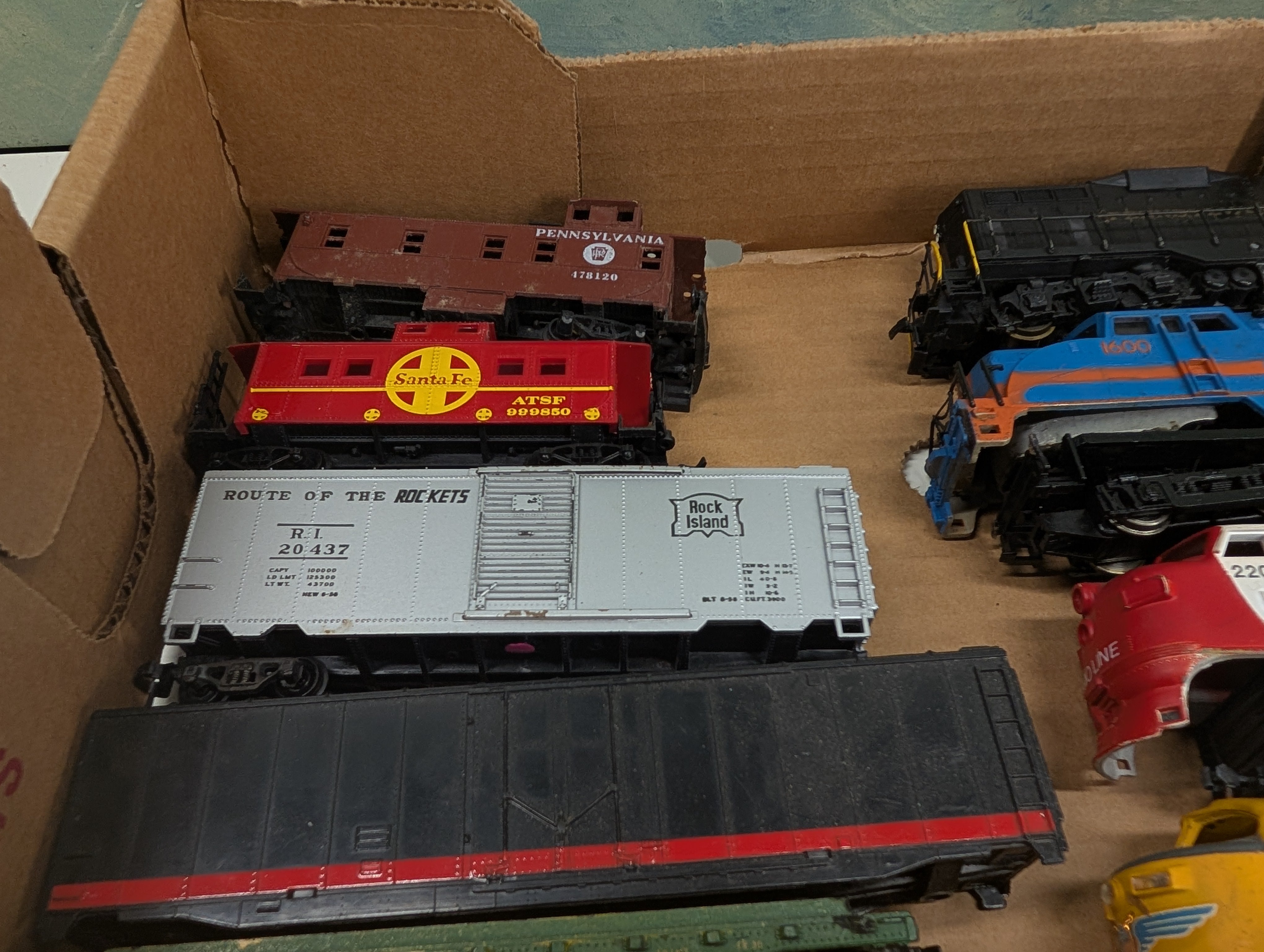 USED HO Scale Lot of Parts/Repairs Locomotives, Box Cars, Cabooses + more