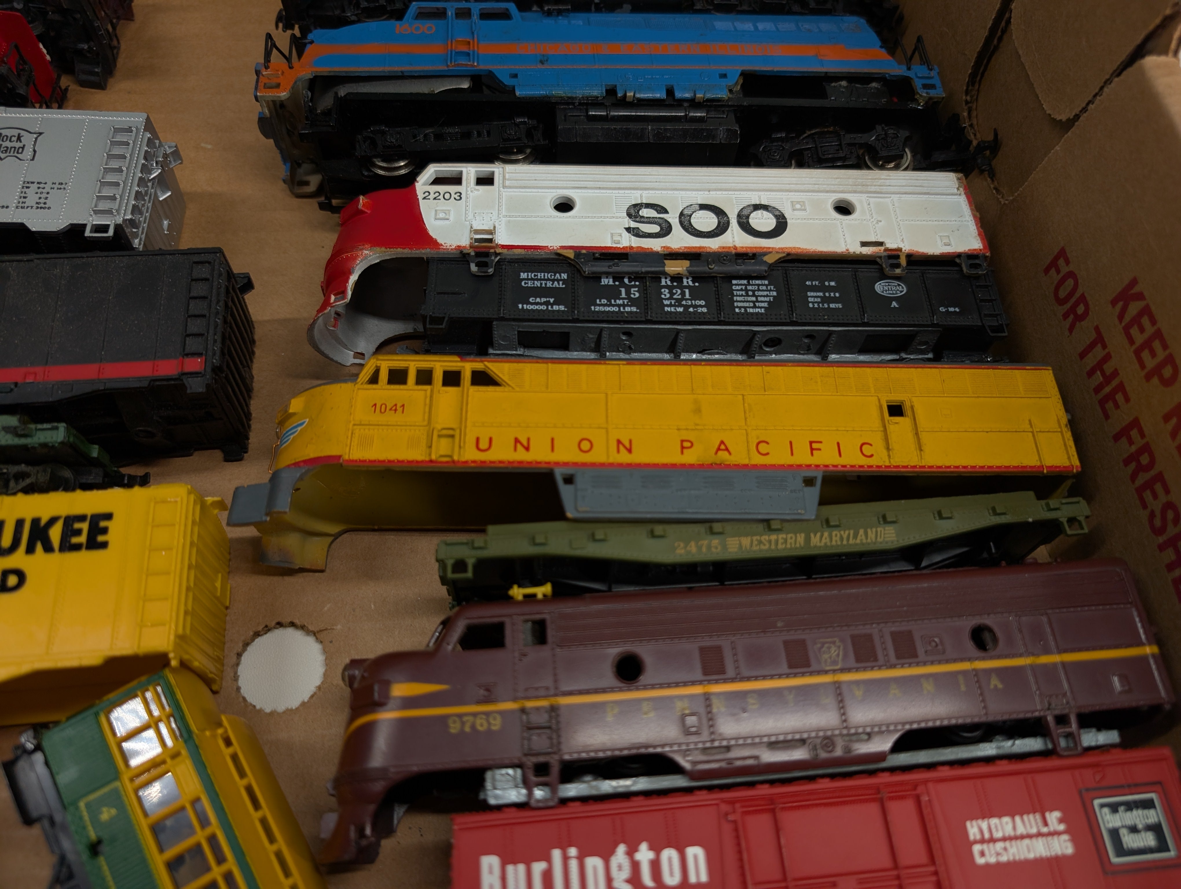 USED HO Scale Lot of Parts/Repairs Locomotives, Box Cars, Cabooses + more