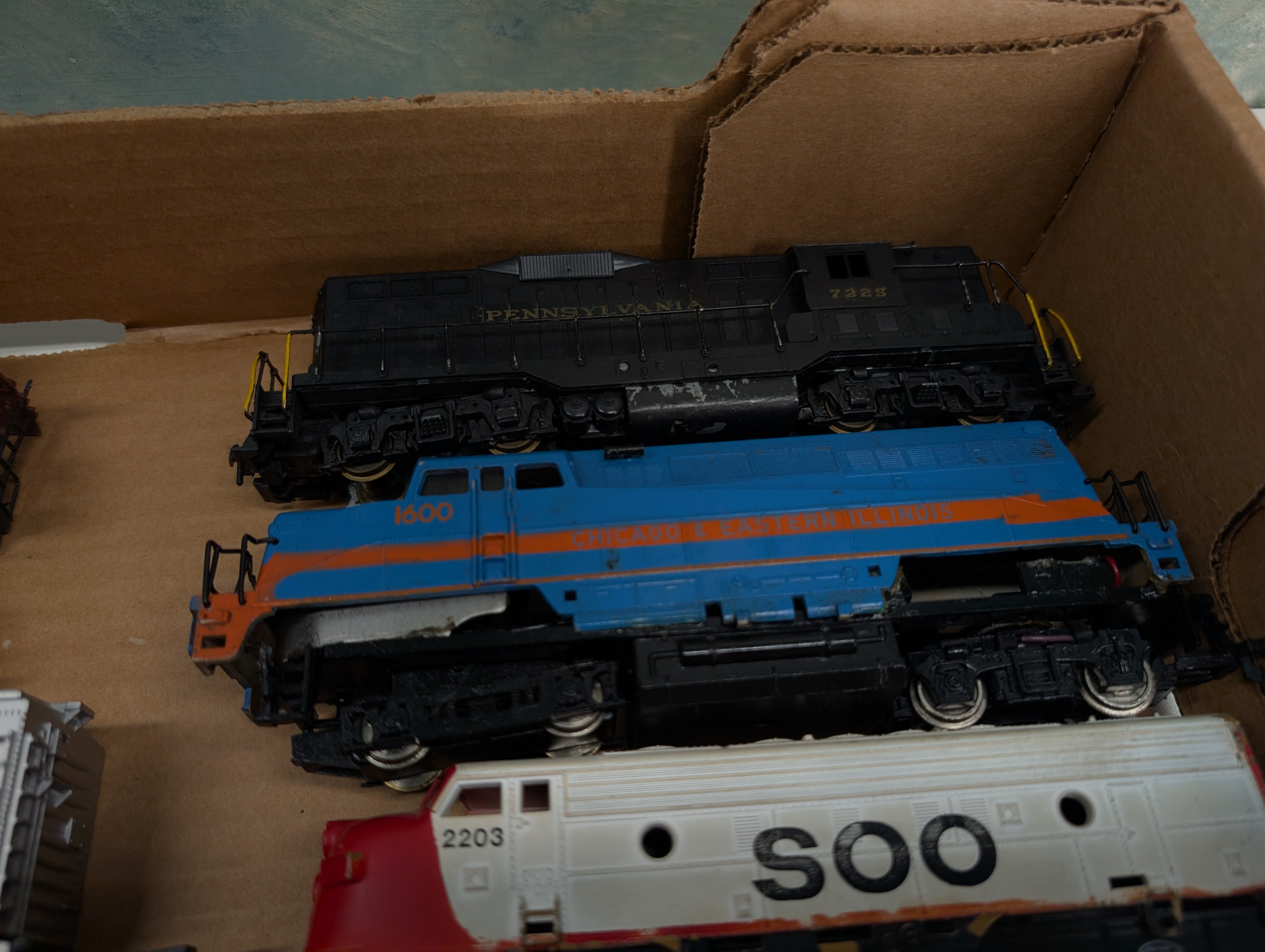 USED HO Scale Lot of Parts/Repairs Locomotives, Box Cars, Cabooses + more