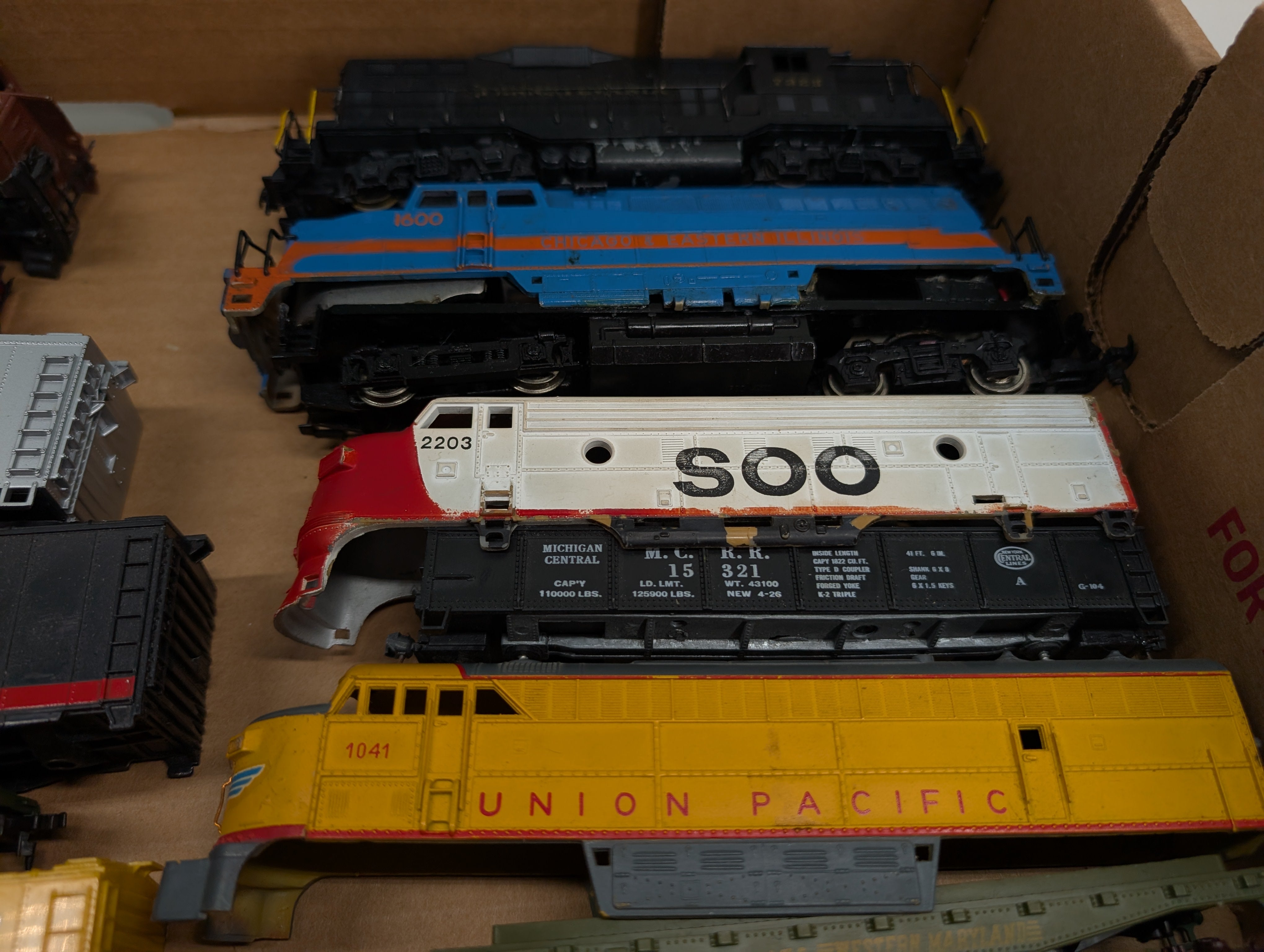 USED HO Scale Lot of Parts/Repairs Locomotives, Box Cars, Cabooses + more