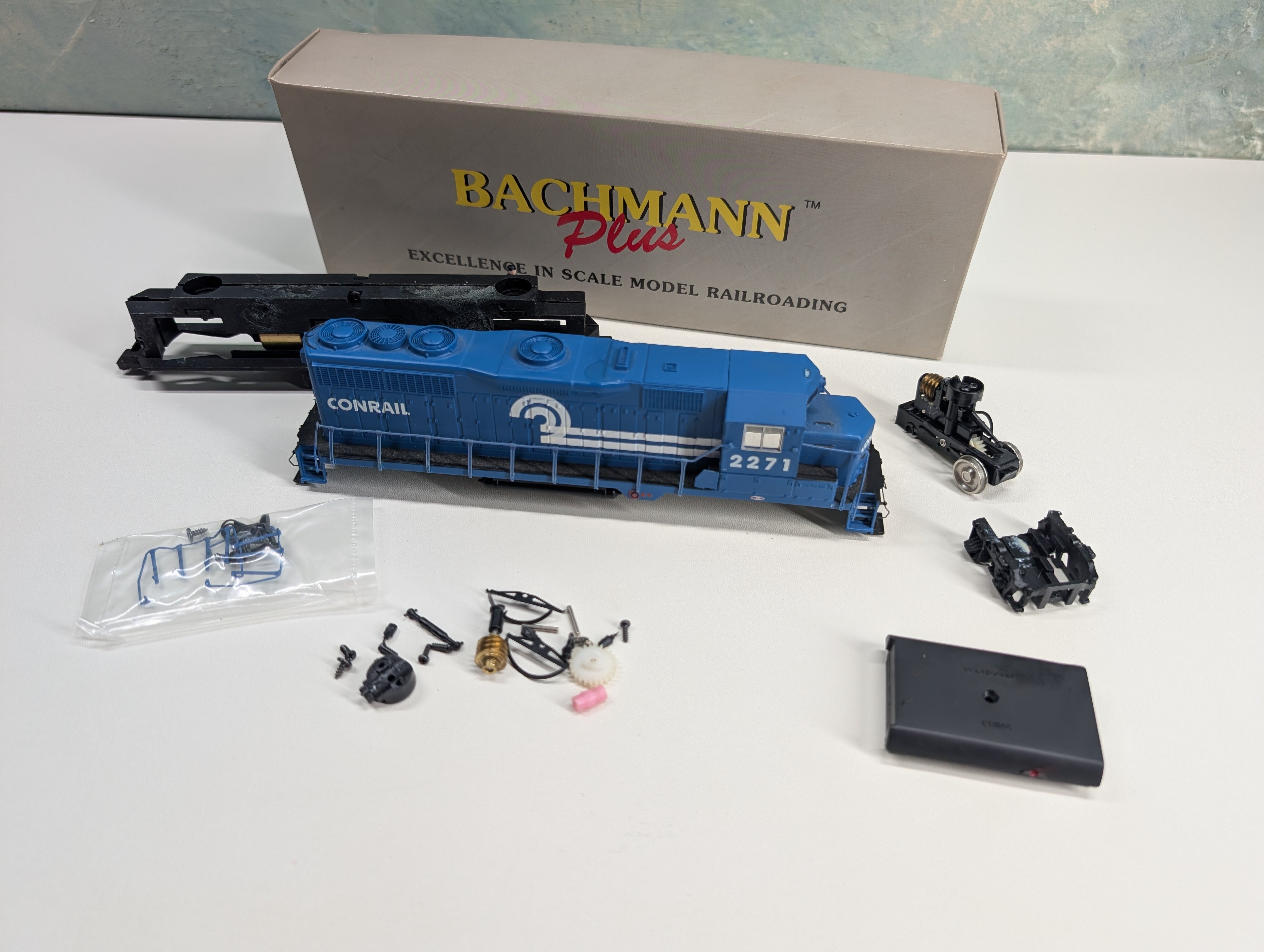USED Bachmann 11506 HO Scale EMD GP35 Diesel Locomotive for Parts/Repairs Conrail #2271